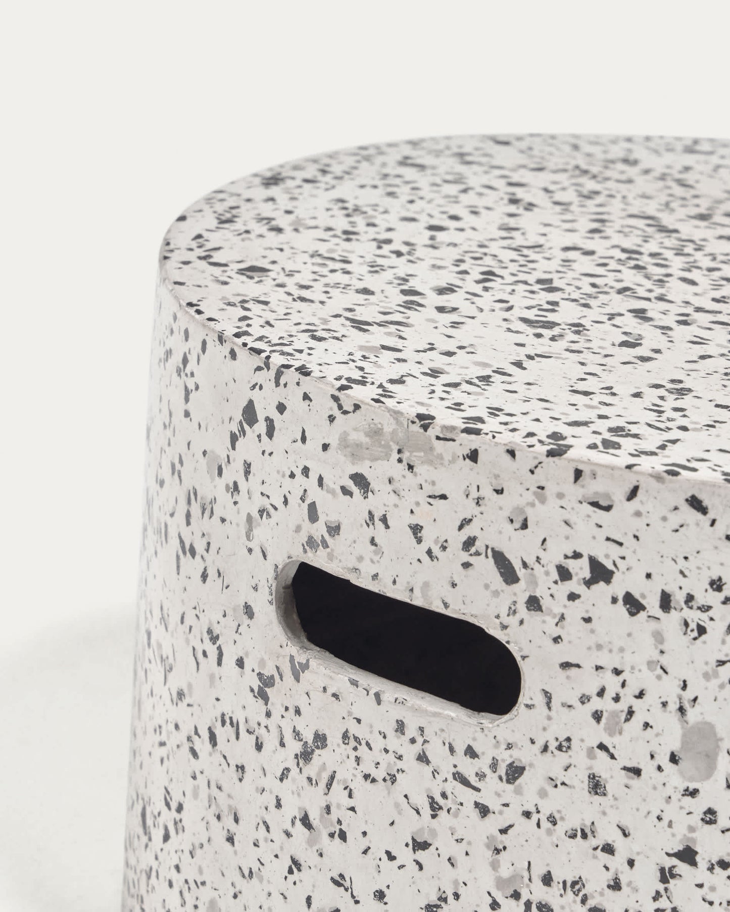 Tavolino Jenell in terrazzo bianco Ø 52 cm