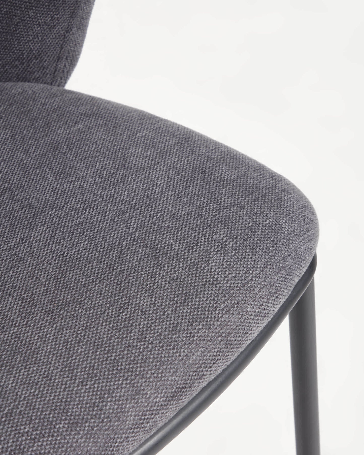 Sgabello Ciselia in ciniglia grigio scuro e gambe acciaio nero altezza 65 cm