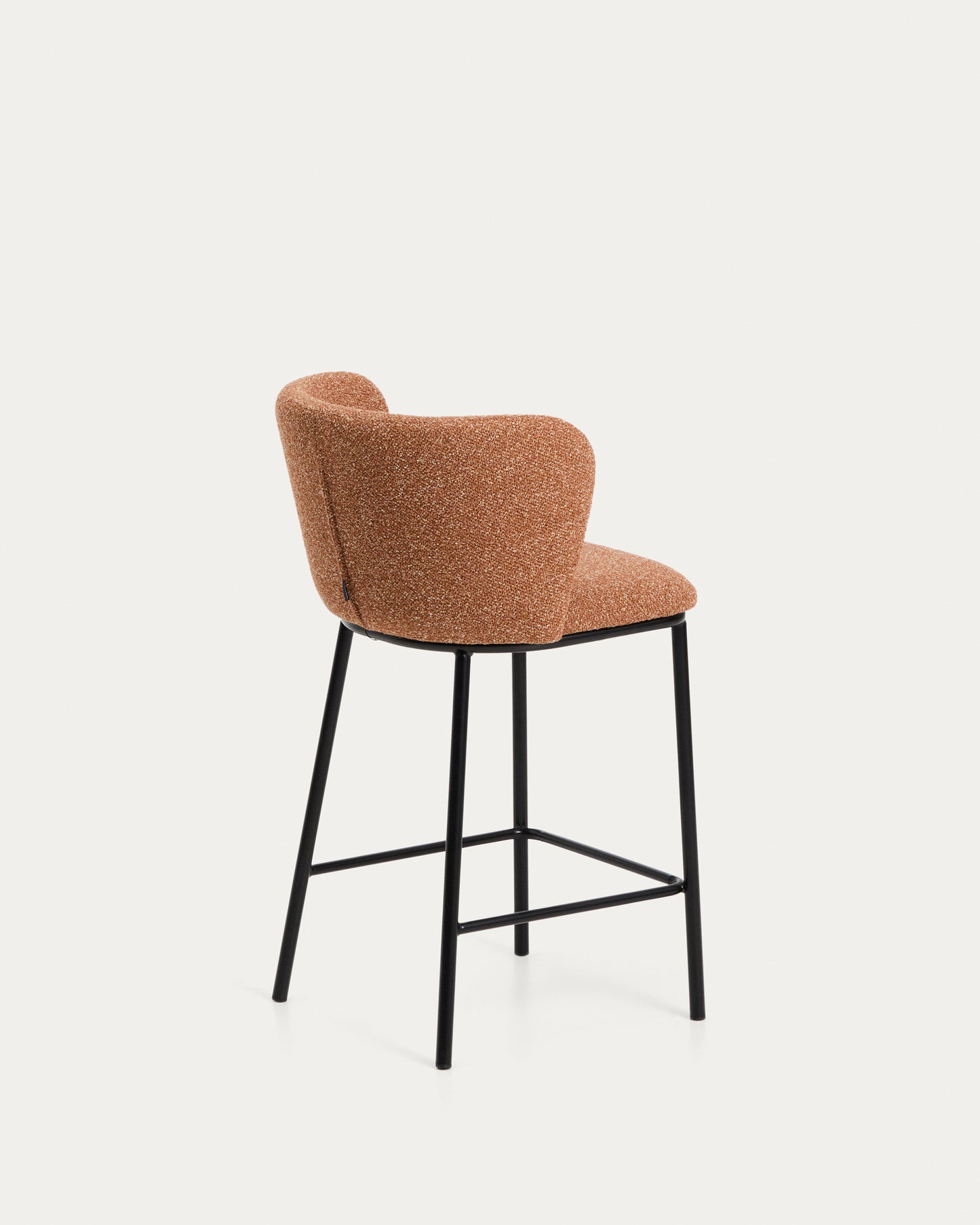 Sgabello Ciselia in ciniglia spessa terracotta e gambe in acciaio finitura nera 65 cm