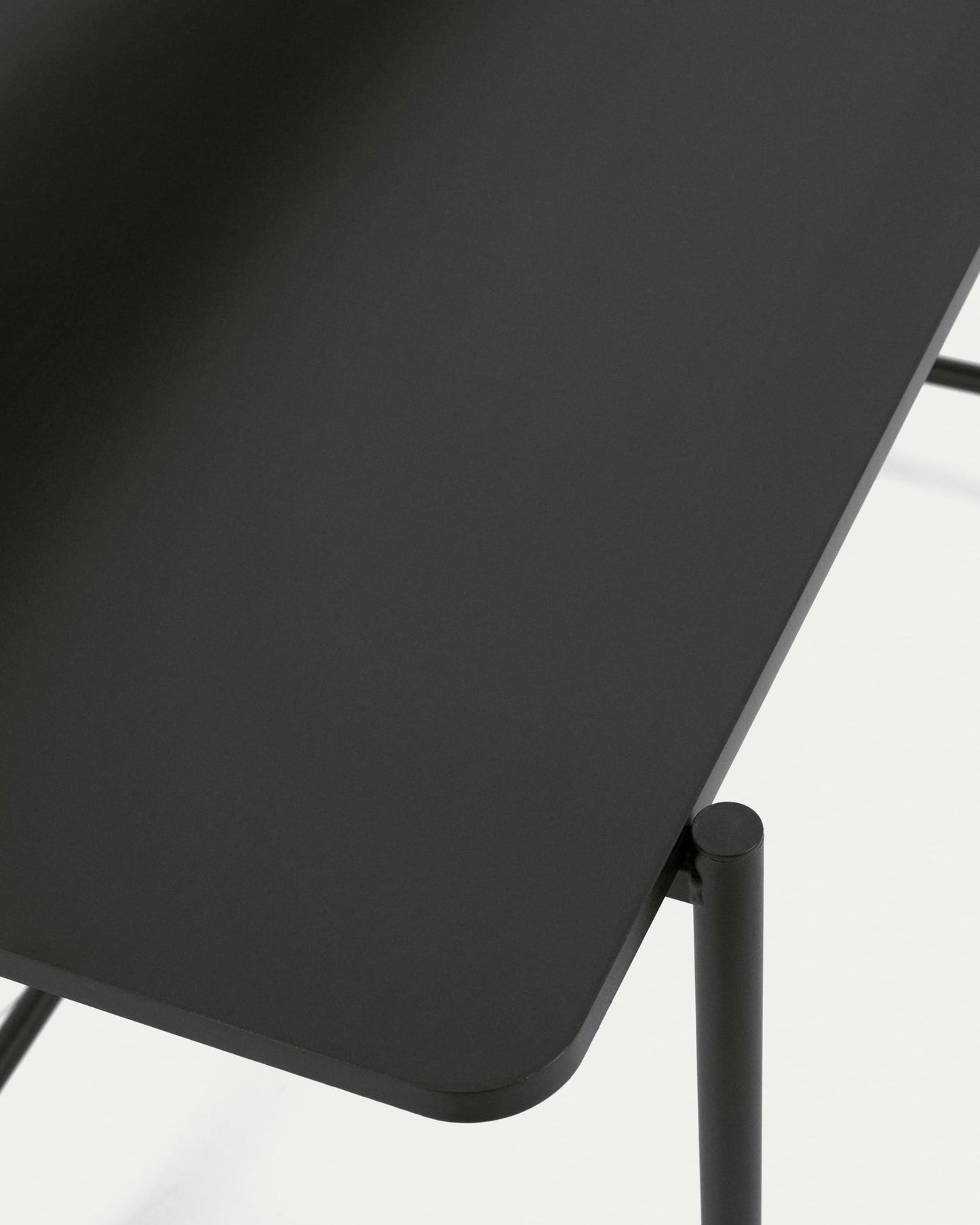 Tavolo Galatia nera in melamina con gambe in metallo verniciato nero 120 x 60 cm