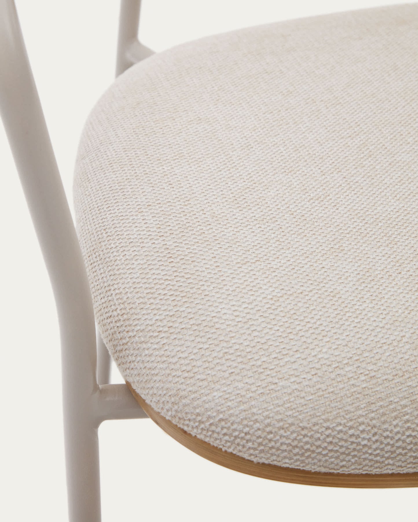 Sedia impilabile Maureen in impiallacciatura di rovere finitura naturale e gambe beige