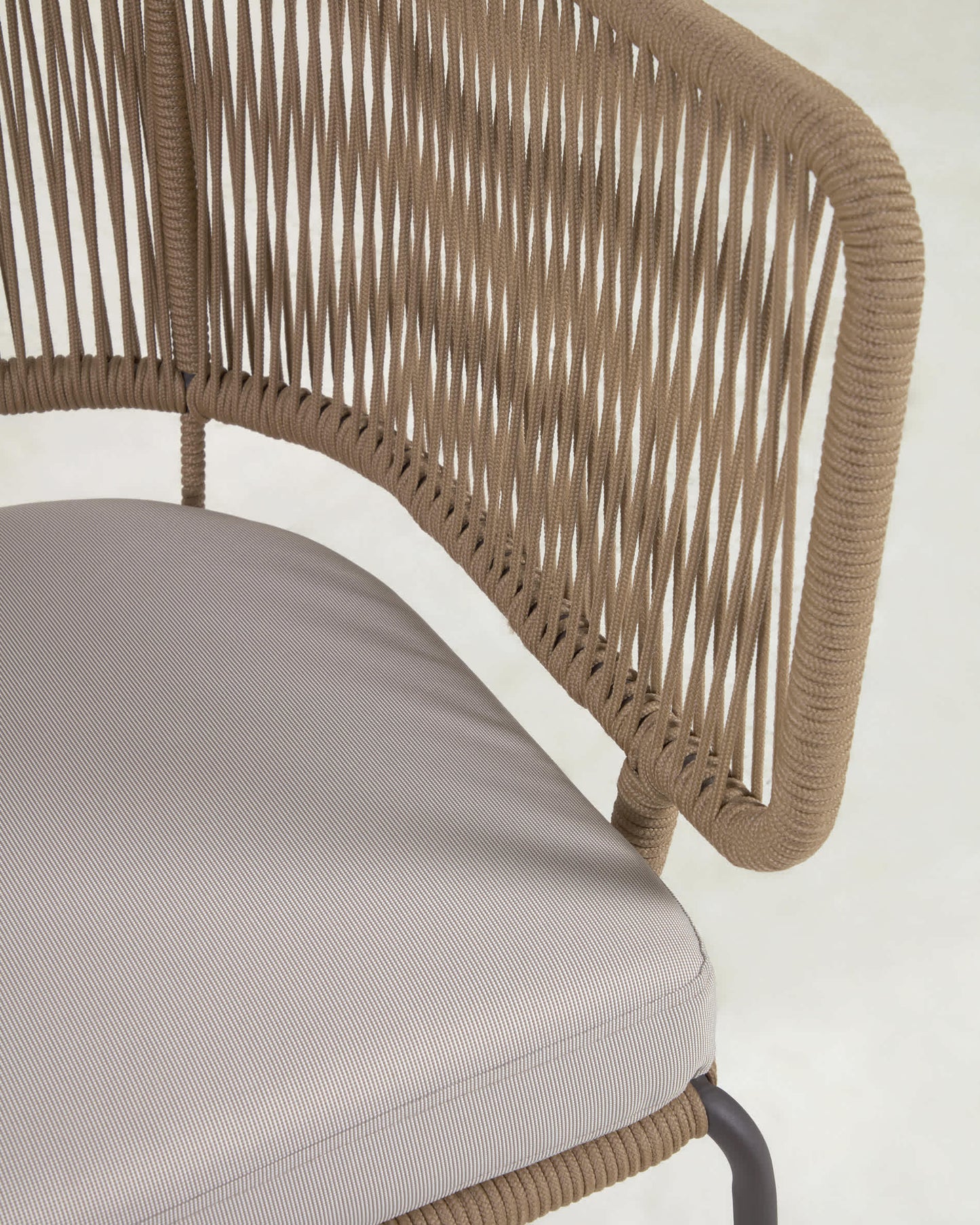 Divano Nadin 2 posti in corda beige e acciaio zincato 135 cm