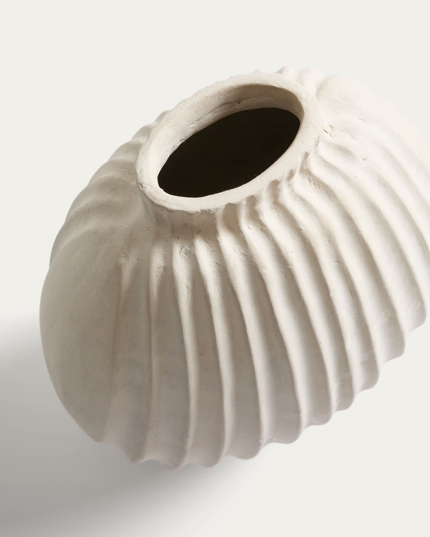 Vaso Arisea  di carta pesta écru 25 cm