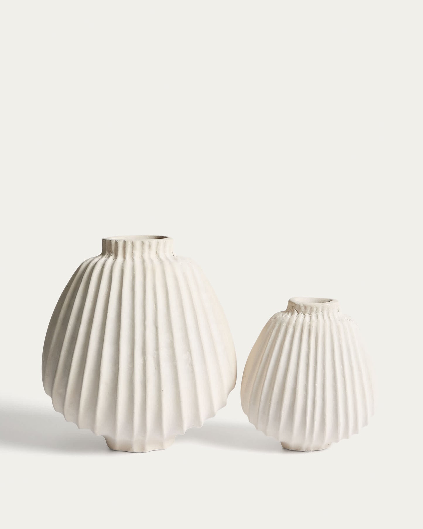 Vaso Arisea  di carta pesta écru 25 cm