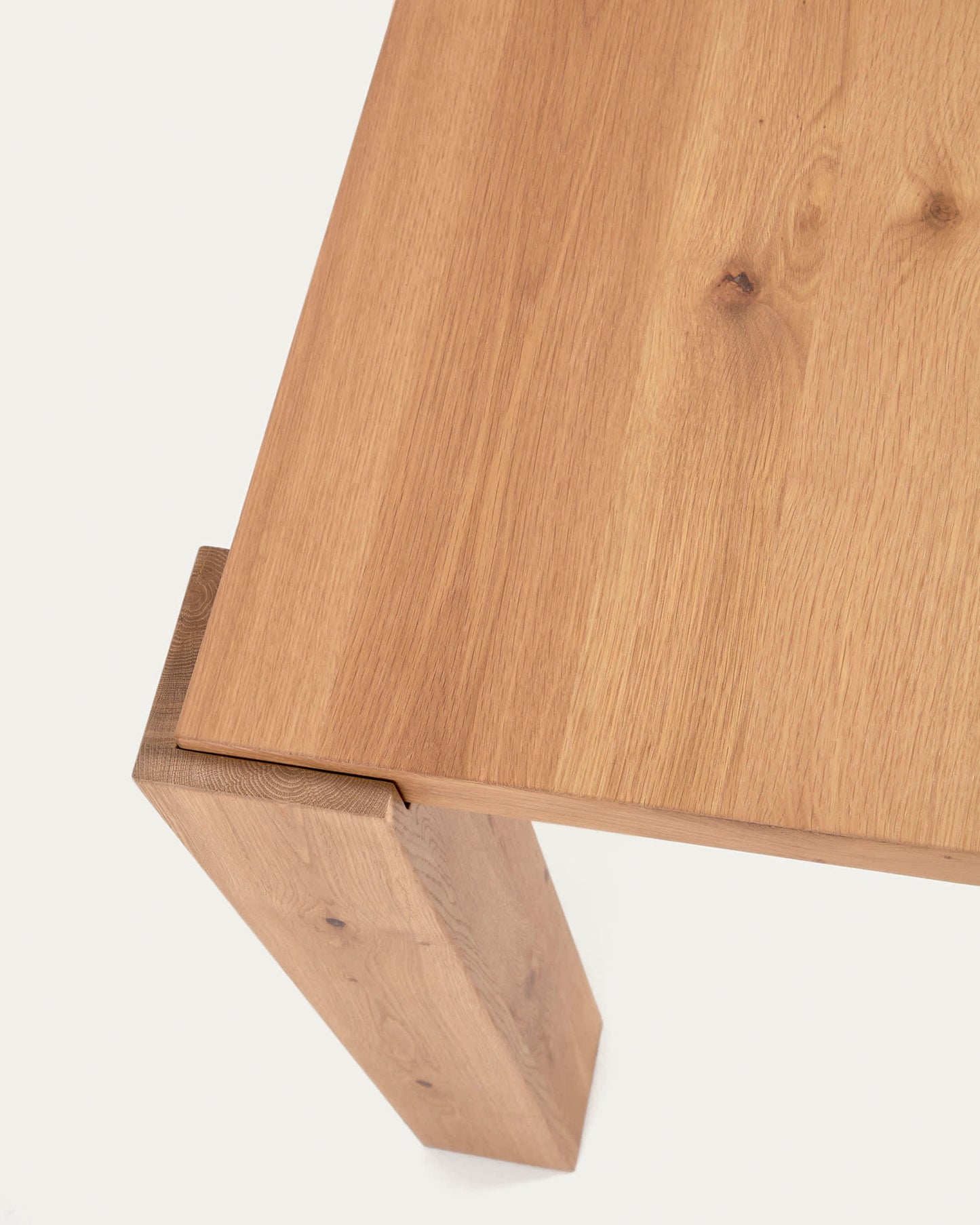 Tavolo Deyanira impiallacciato rovere e gambe in legno massello di rovere 160 x 90 cm