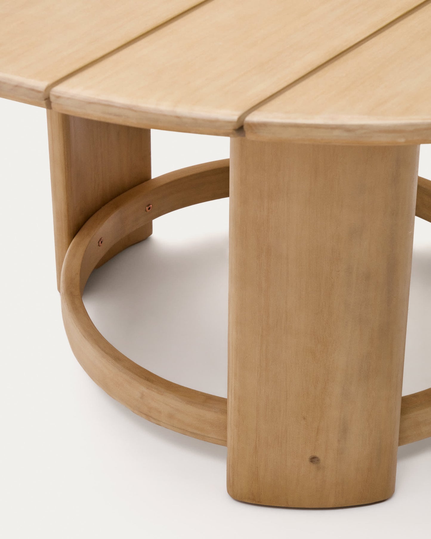 Tavolo rotondo Xoriguer in legno massiccio di eucalipto Ø140 cm