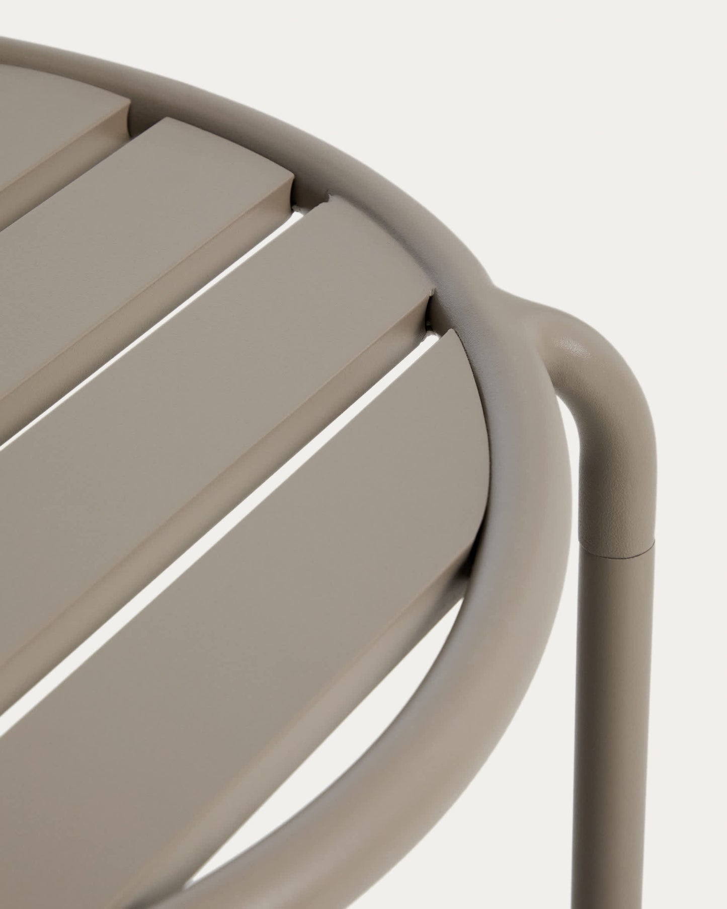 Tavolino da appoggio per esterni Joncols in alluminio verniciato tortora Ø 60 cm