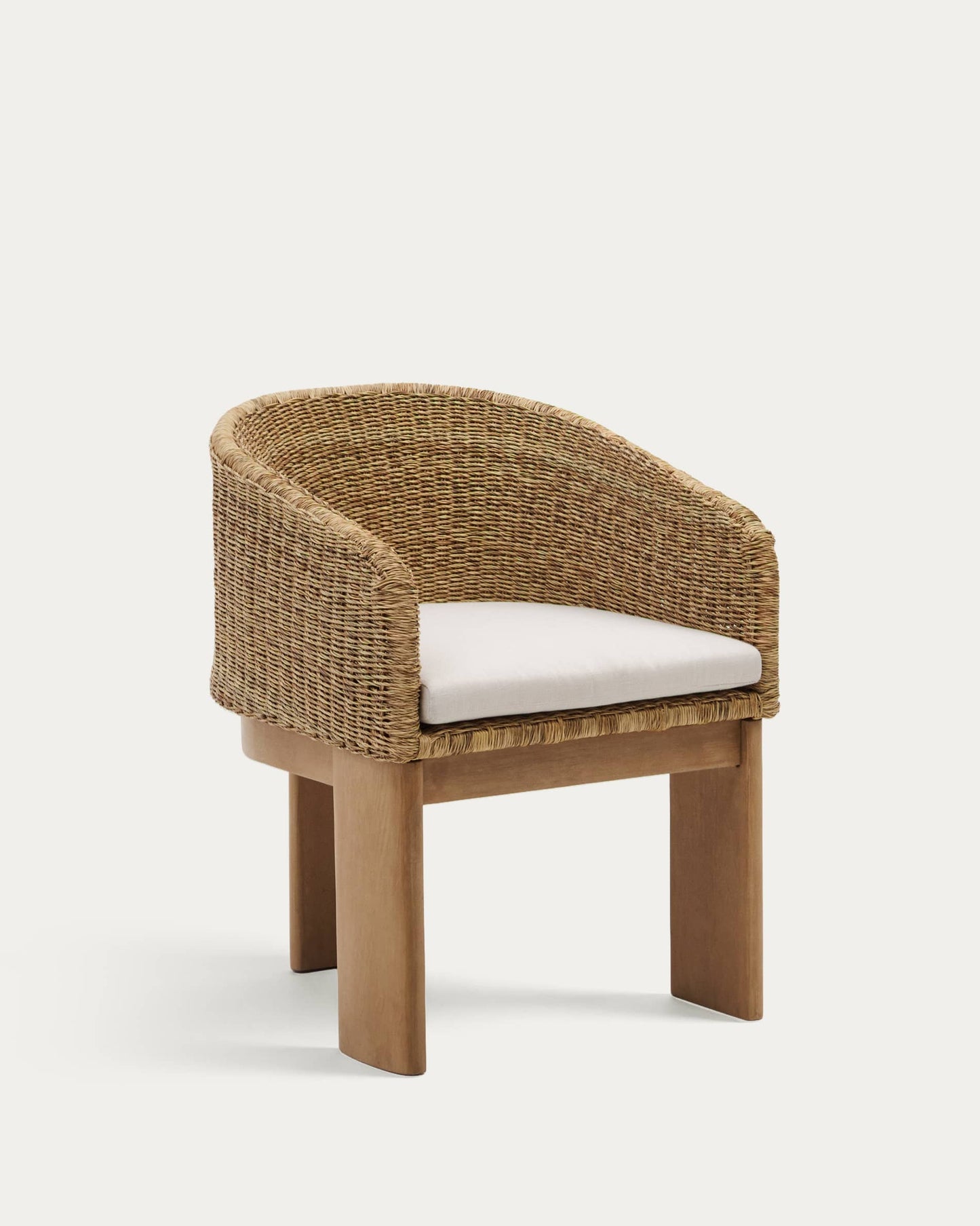Sedia Xoriguer in rattan sintetico e legno massiccio di eucalipto