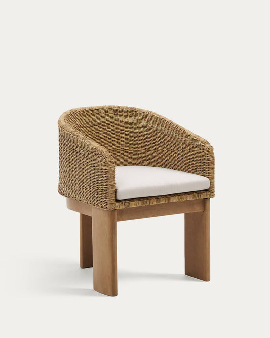 Sedia Xoriguer in rattan sintetico e legno massiccio di eucalipto