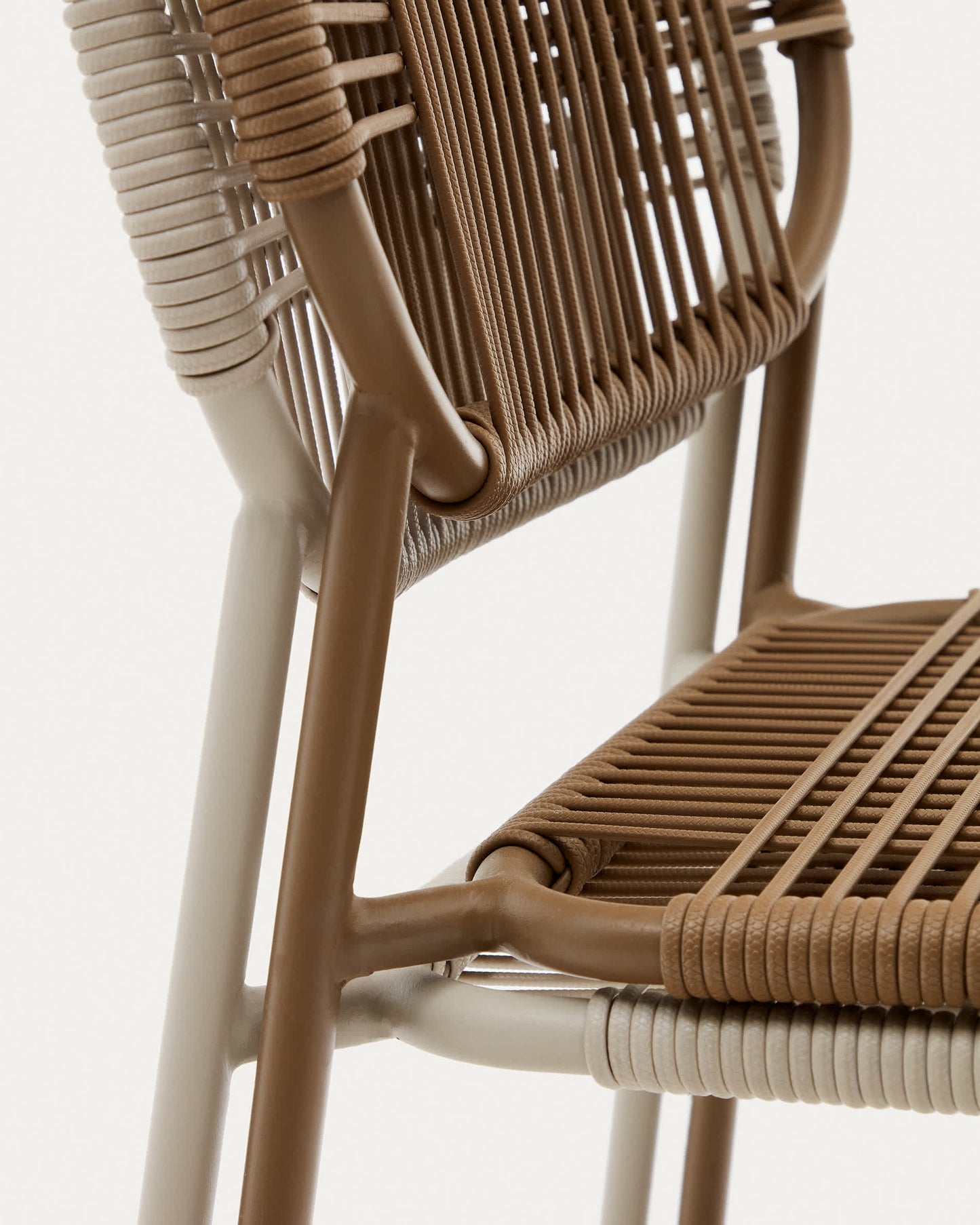 Sedia da esterni impilabile Talaier in corda sintetica e acciaio zincato finitura beige