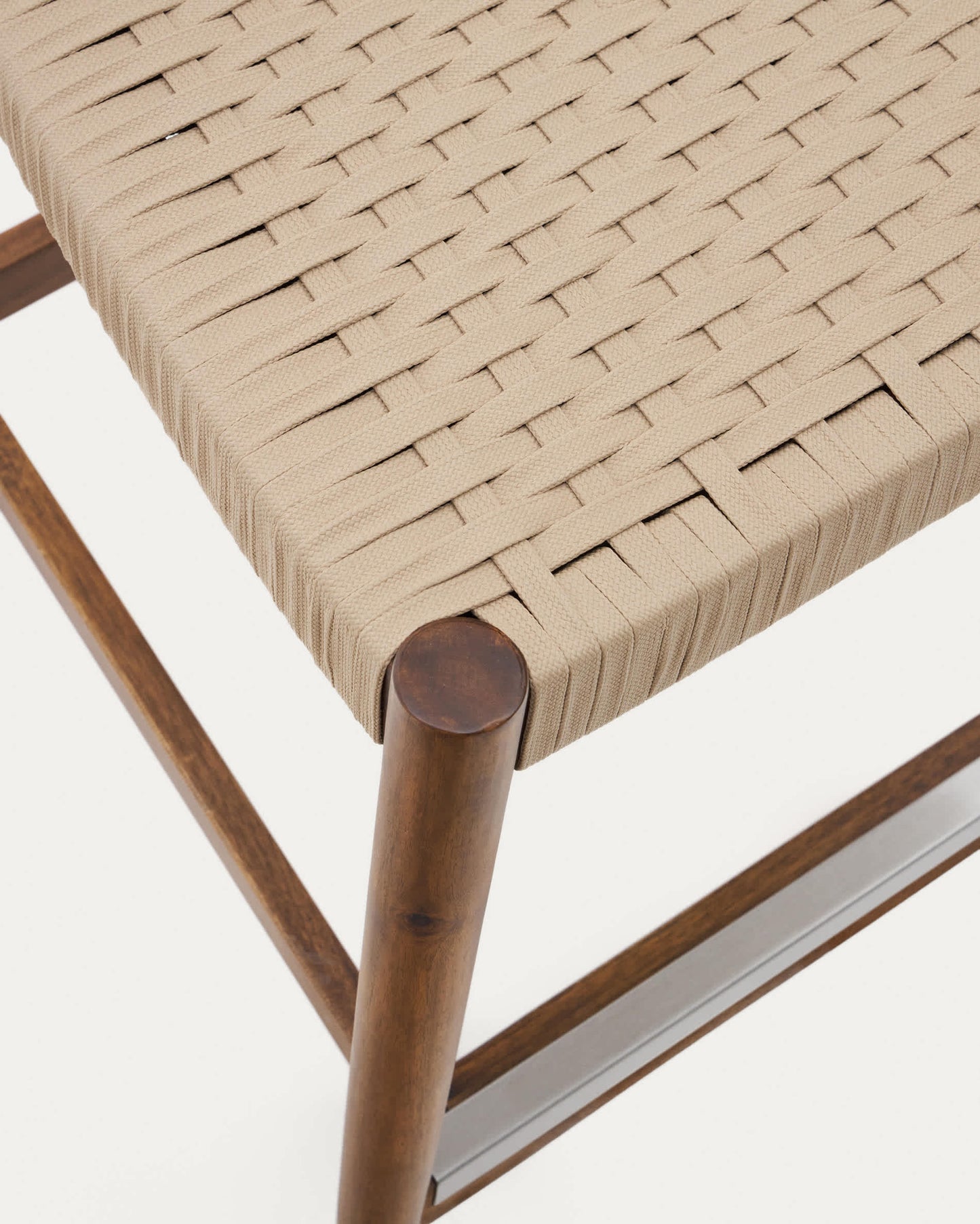 Sgabello Nina legno massiccio di acacia finitura in noce corda beige altezza 62cm