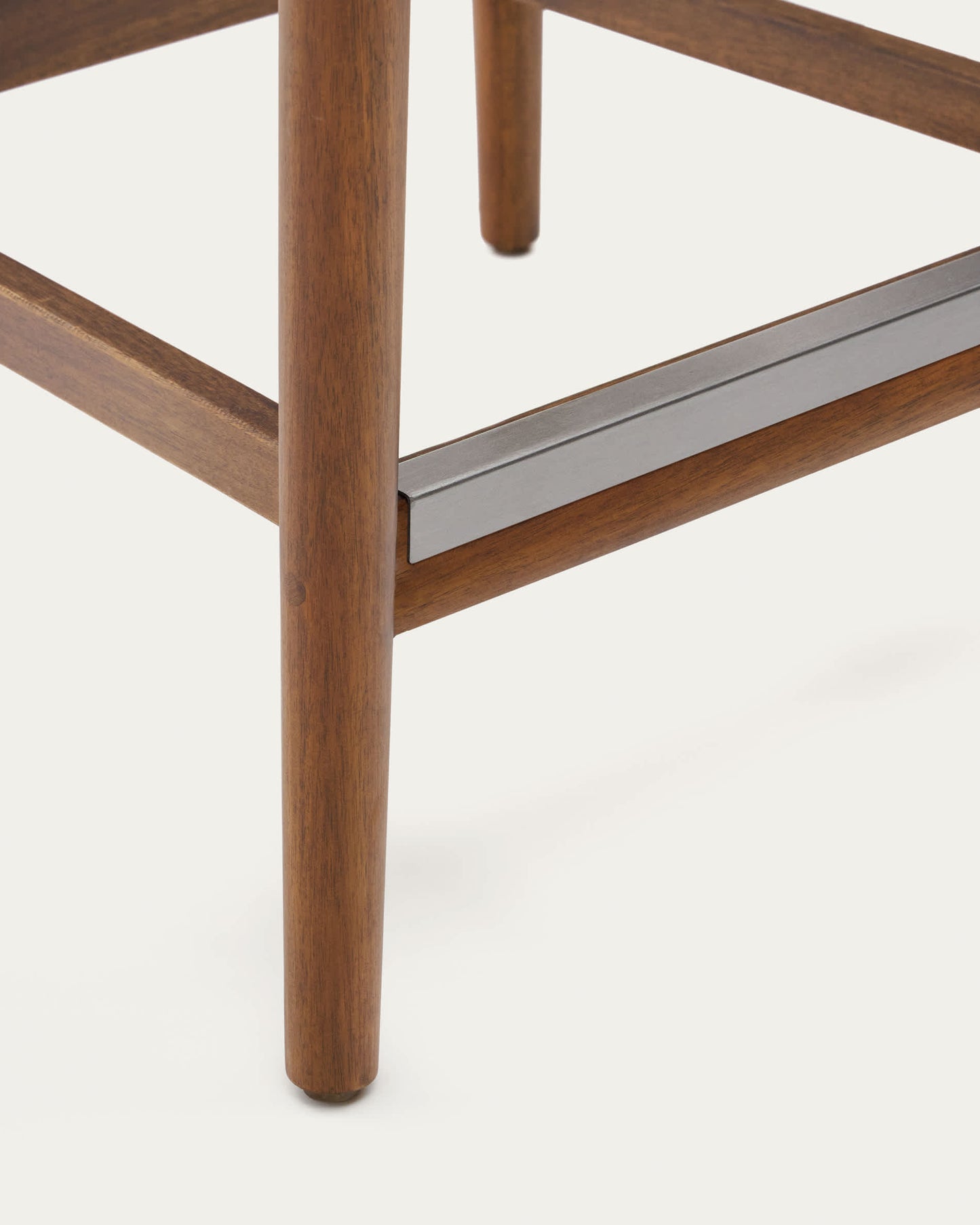 Sgabello Nina legno massiccio di acacia finitura in noce corda beige altezza 62cm