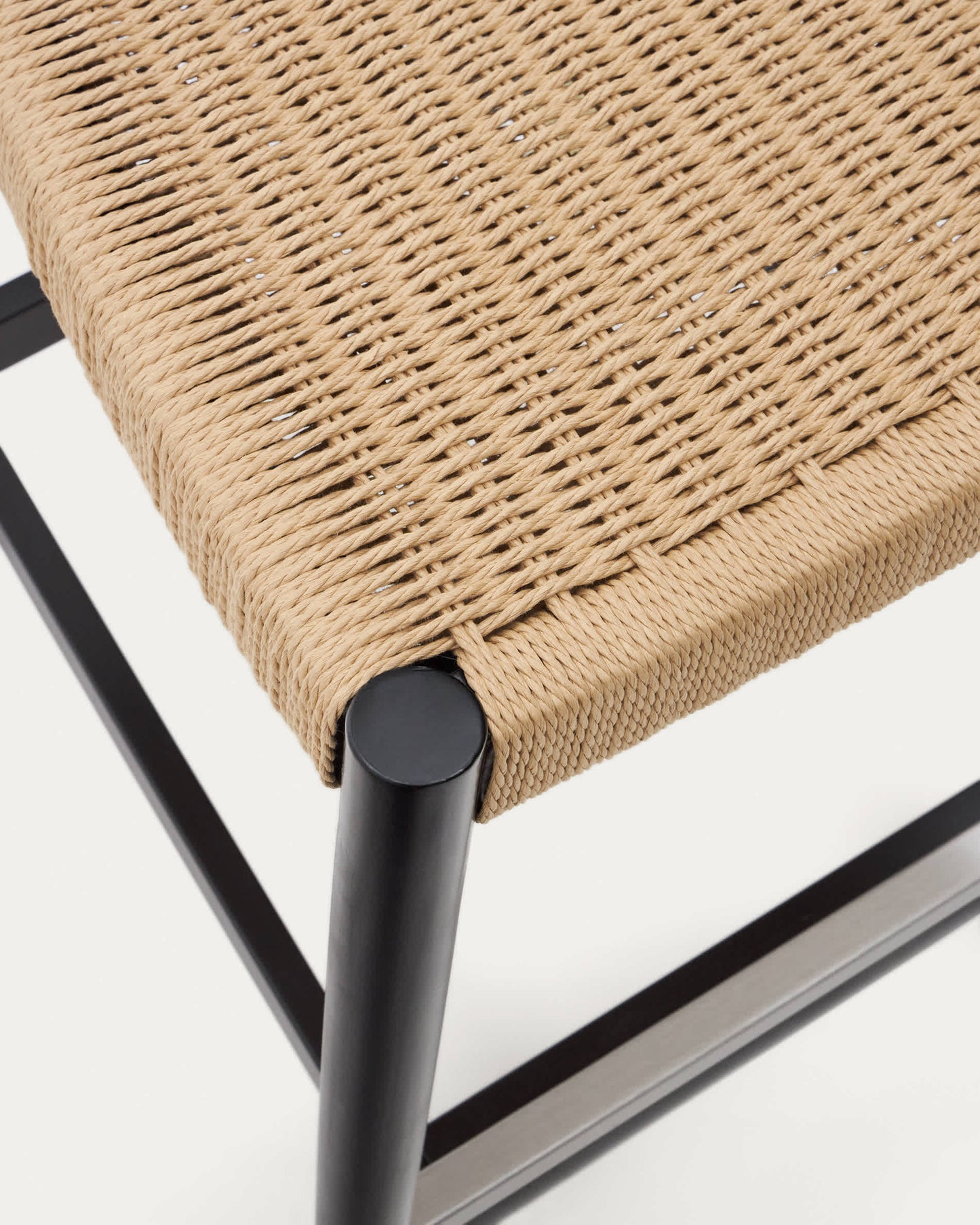 Sgabello Nina legno massiccio di acacia finitura nera e corda beige altezza 62cm