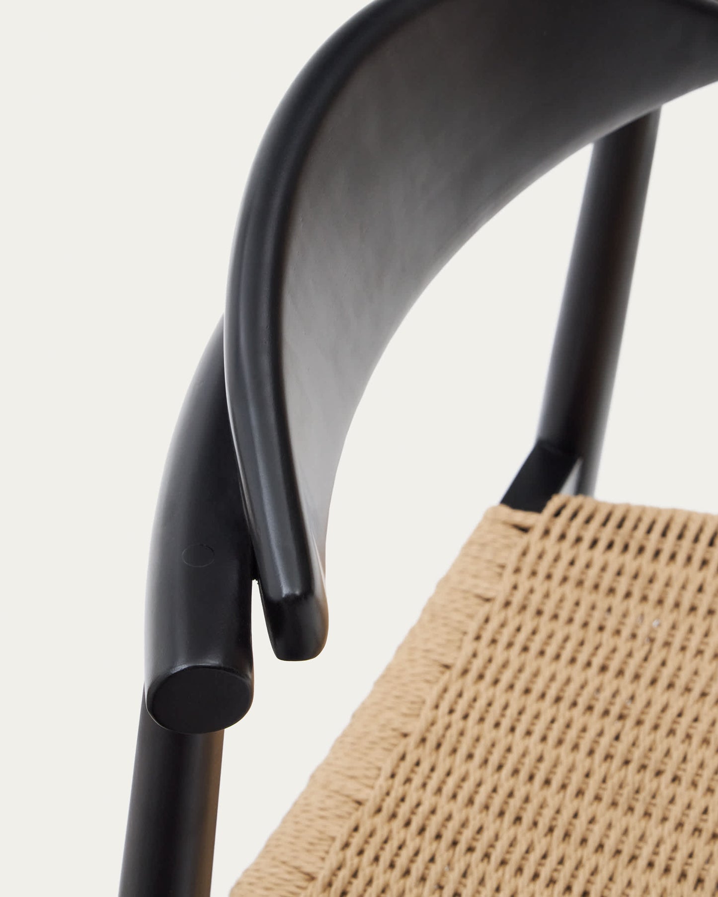 Sgabello Nina legno massiccio di acacia finitura nera e corda beige altezza 62cm