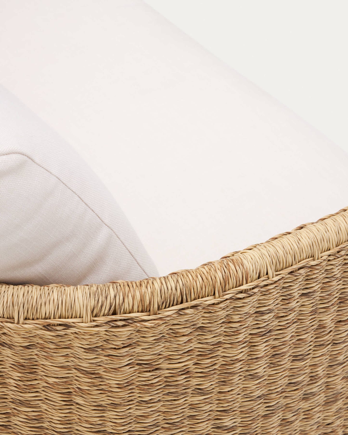 Divano Xoriguer a 3 posti in rattan sintetico e legno massiccio di eucalipto 223 cm