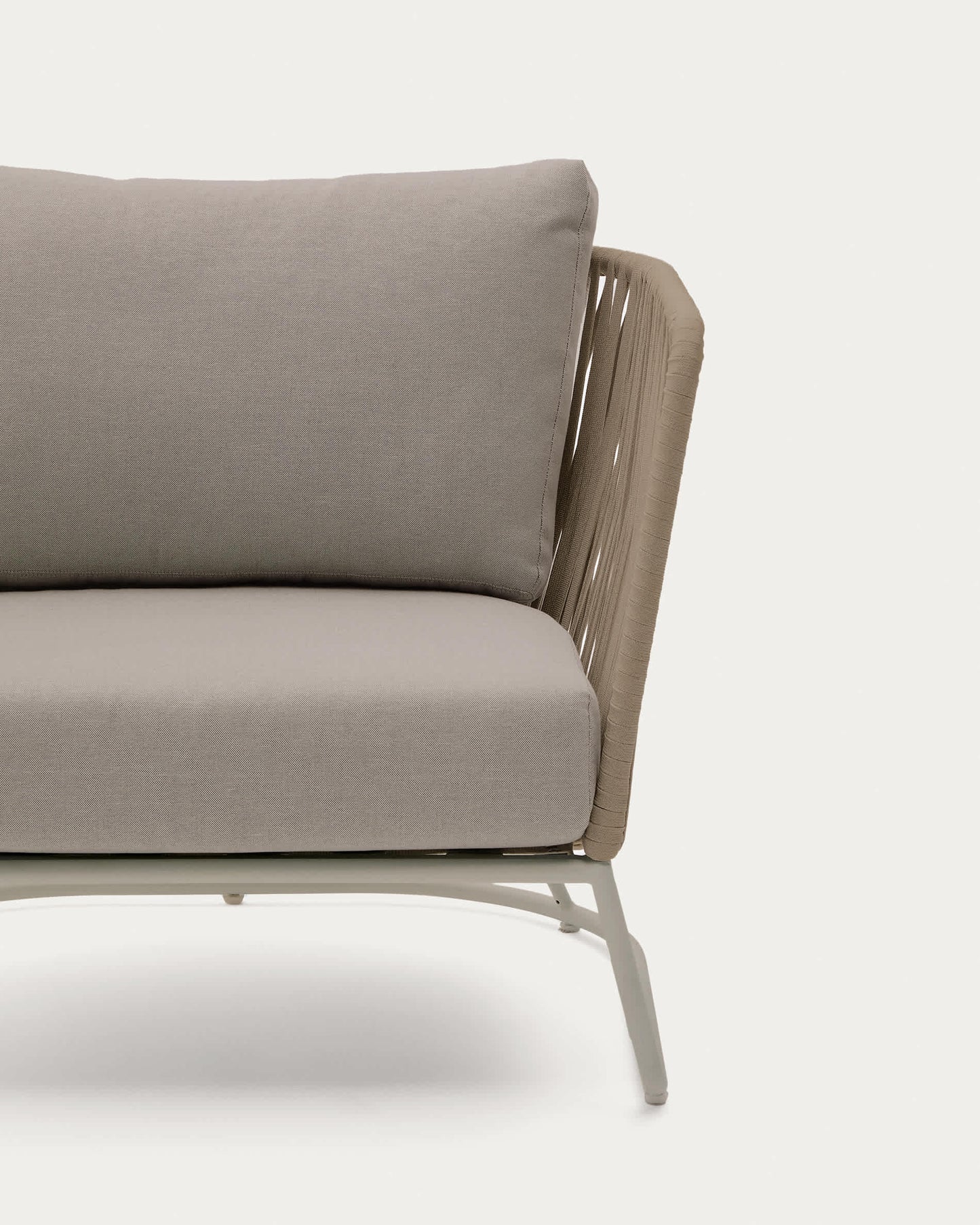 Poltrona da esterno Saconca in corda e acciaio zincato beige