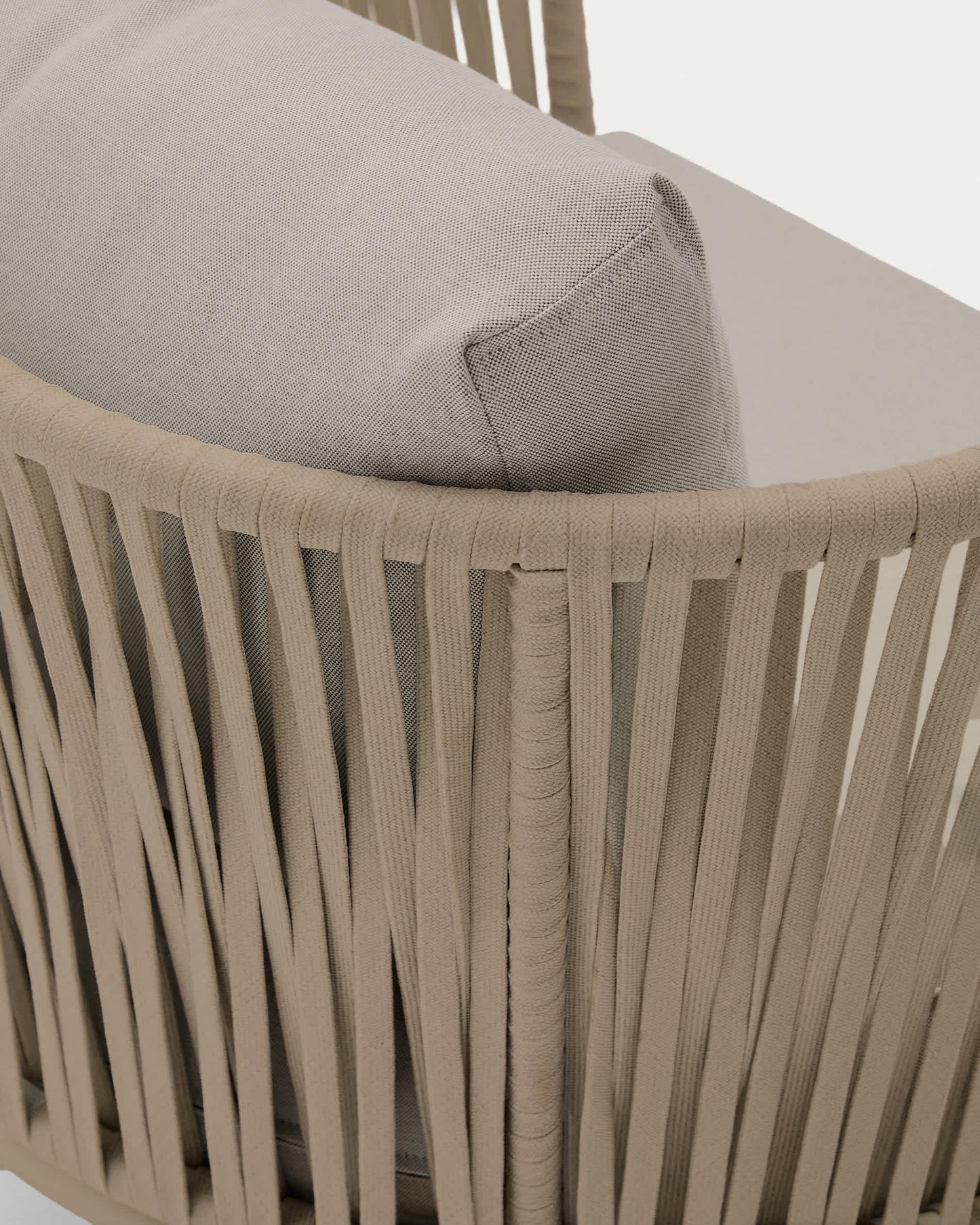 Poltrona da esterno Saconca in corda e acciaio zincato beige