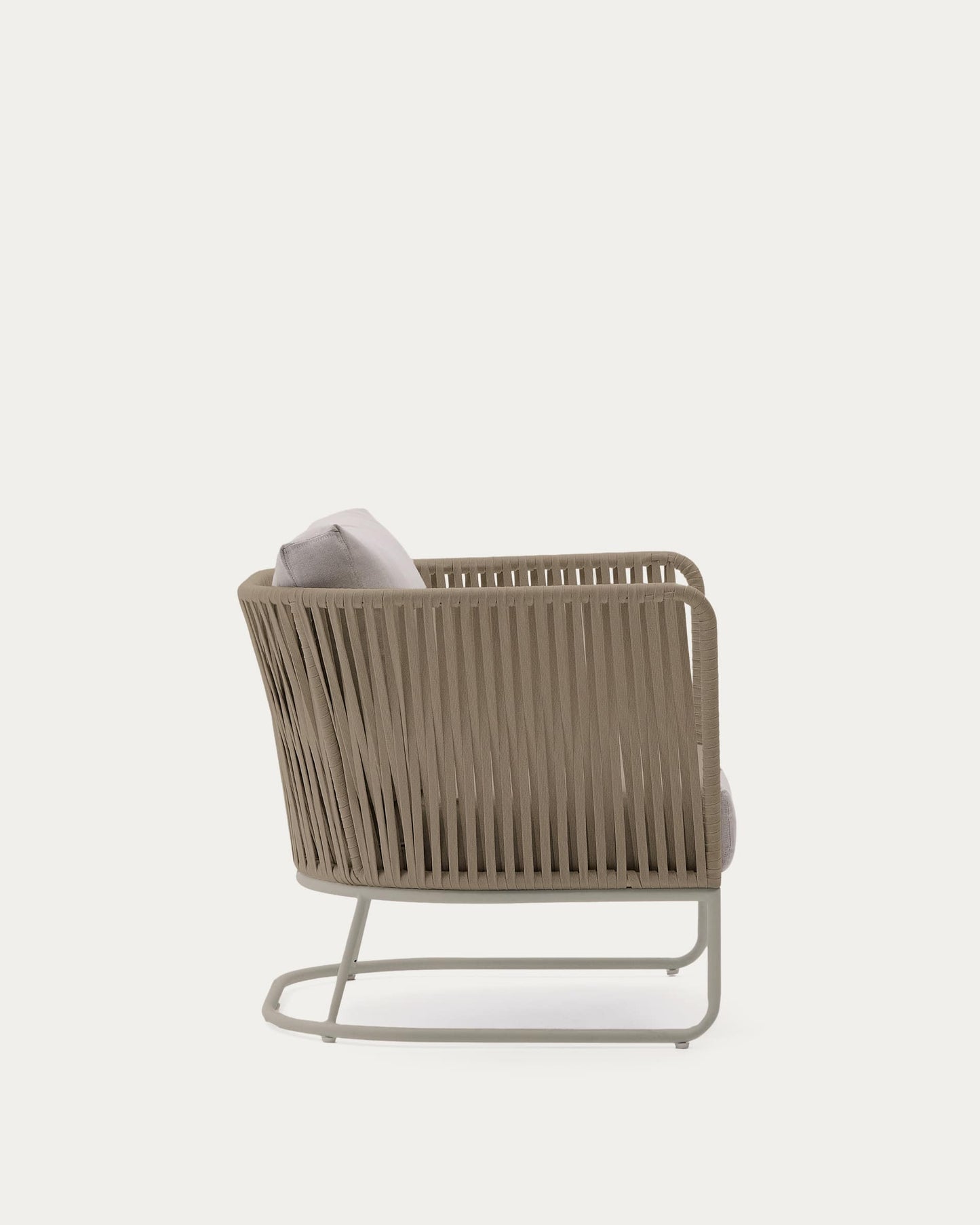 Poltrona da esterno Saconca in corda e acciaio zincato beige