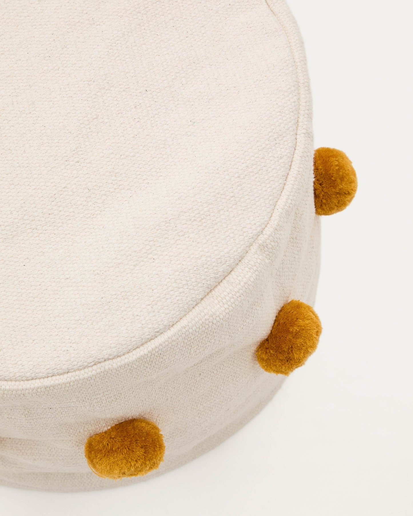 Pouf Manua di cotone beige con nappe mostarda Ø 40 cm