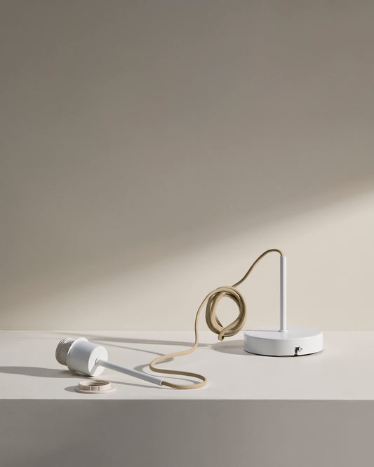 Supporto per lampada Fulvia in metallo con finitura bianca tessuto beige 150 m