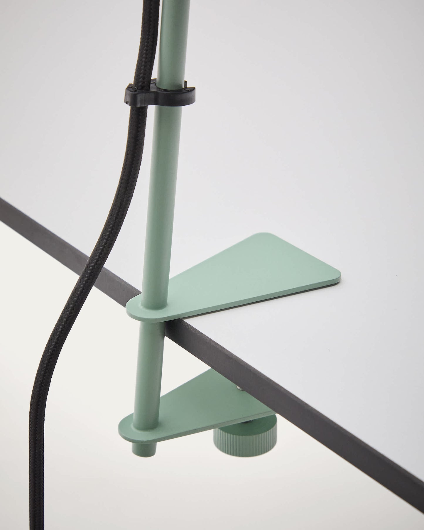 Lampada da tavolo con morsetto Jula in metallo verde