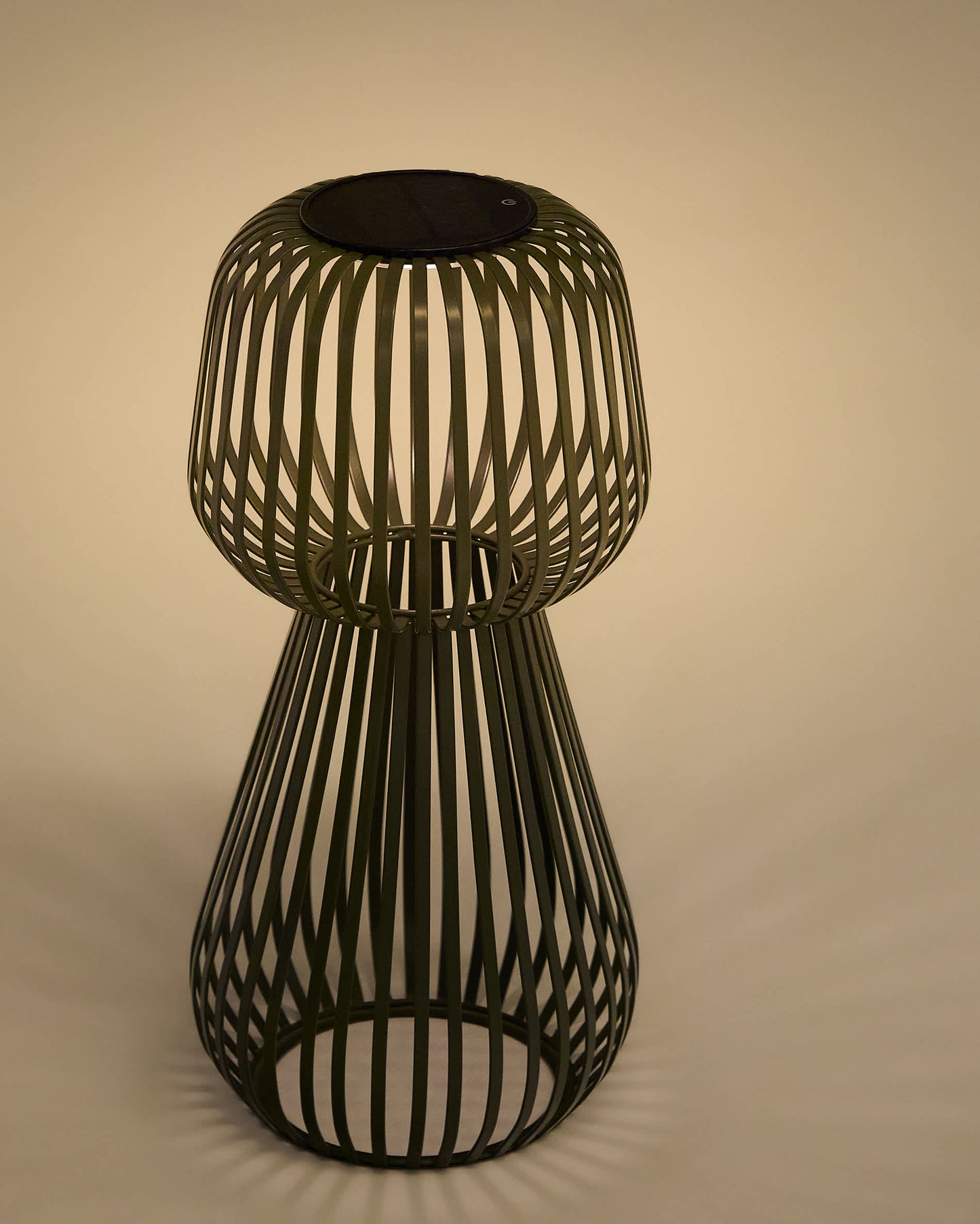 Lampada da tavolo solare Reiba in metallo verde