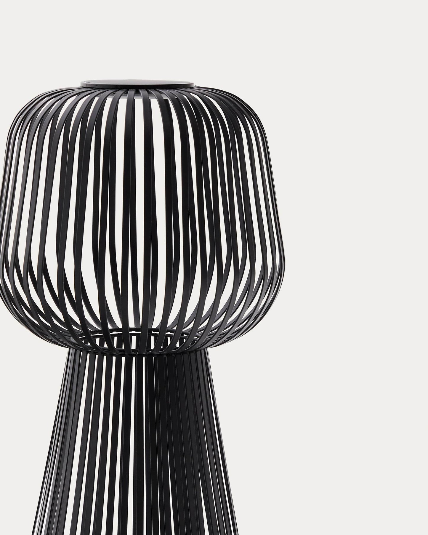 Lampada da terra solare Reiba in metallo nero