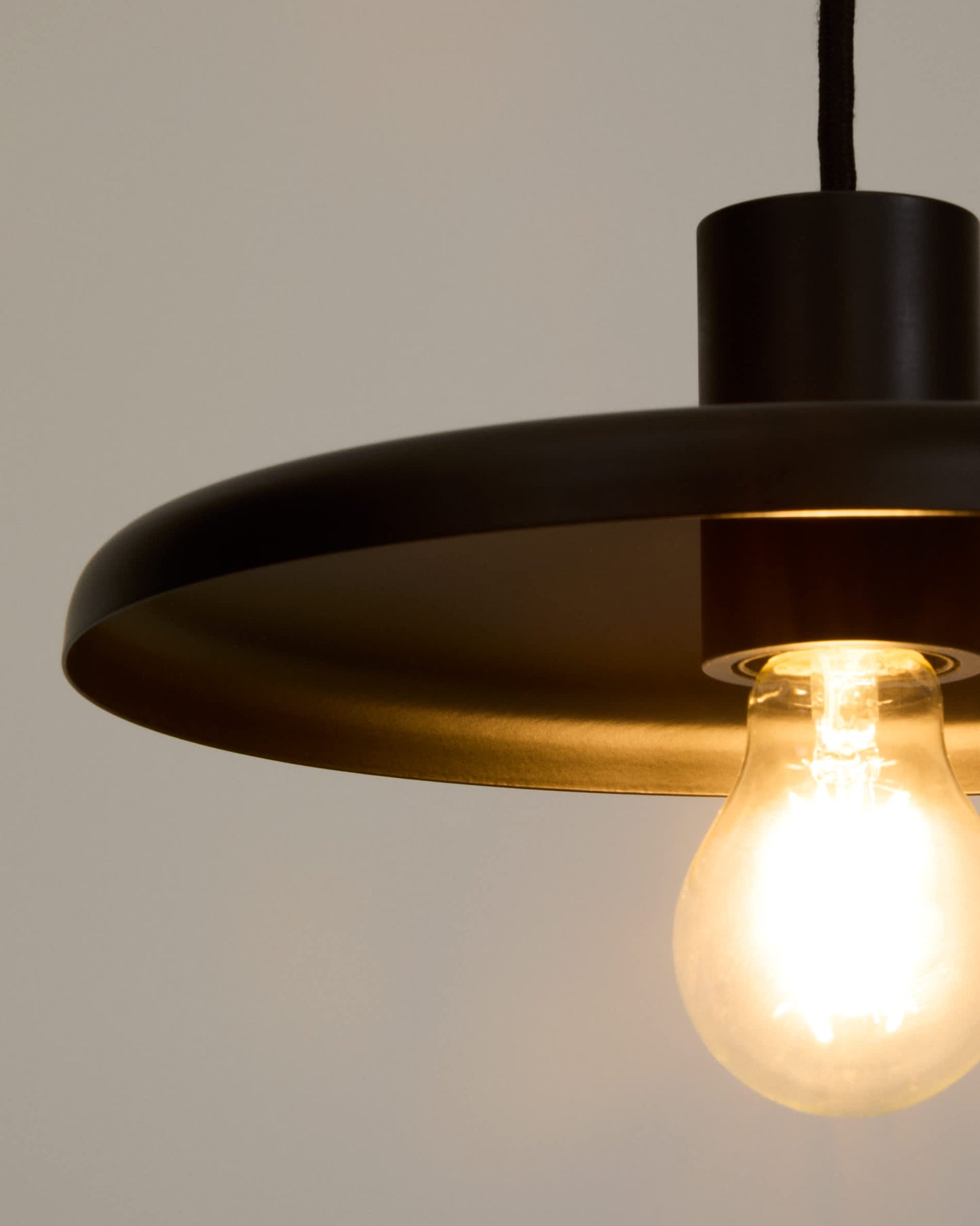 Lampada da soffitto Nuvira in metallo satinato nero