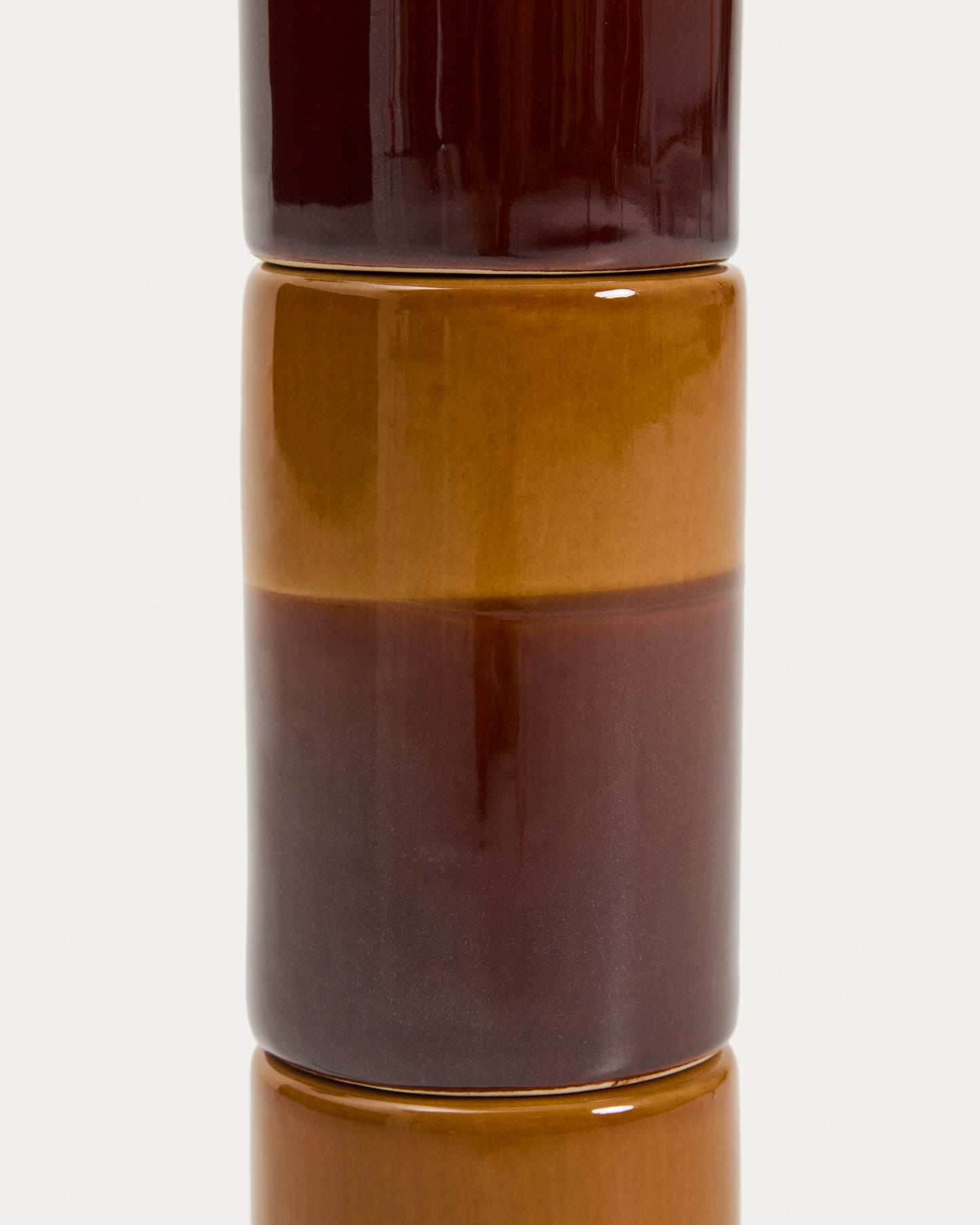 Lampada da tavolo Mavran con base in ceramica marrone e senape e paralume in cotone