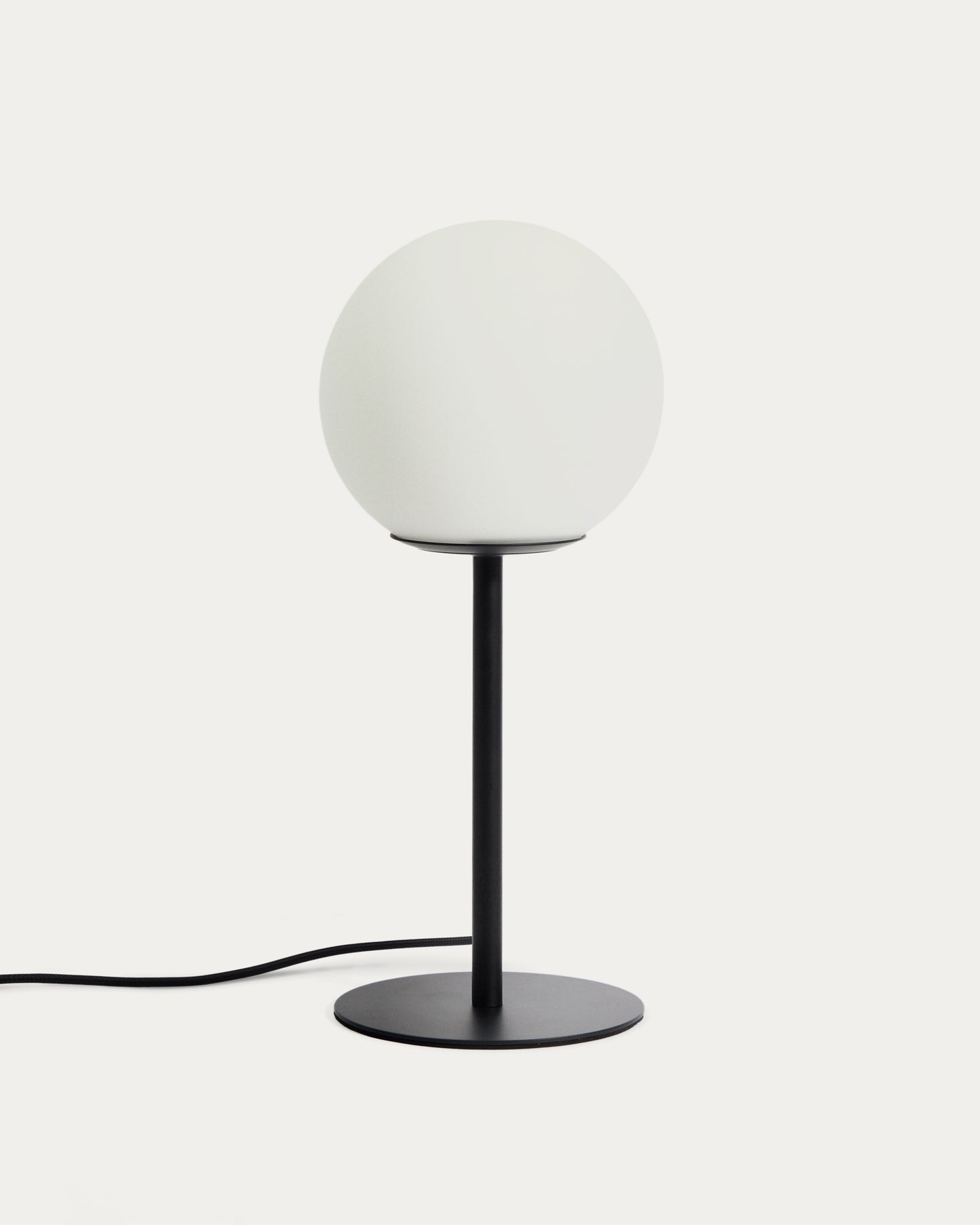 Lampada da tavolo Brisia in metallo con finitura nera e 1 sfera in vetro satinato Ø 15 cm