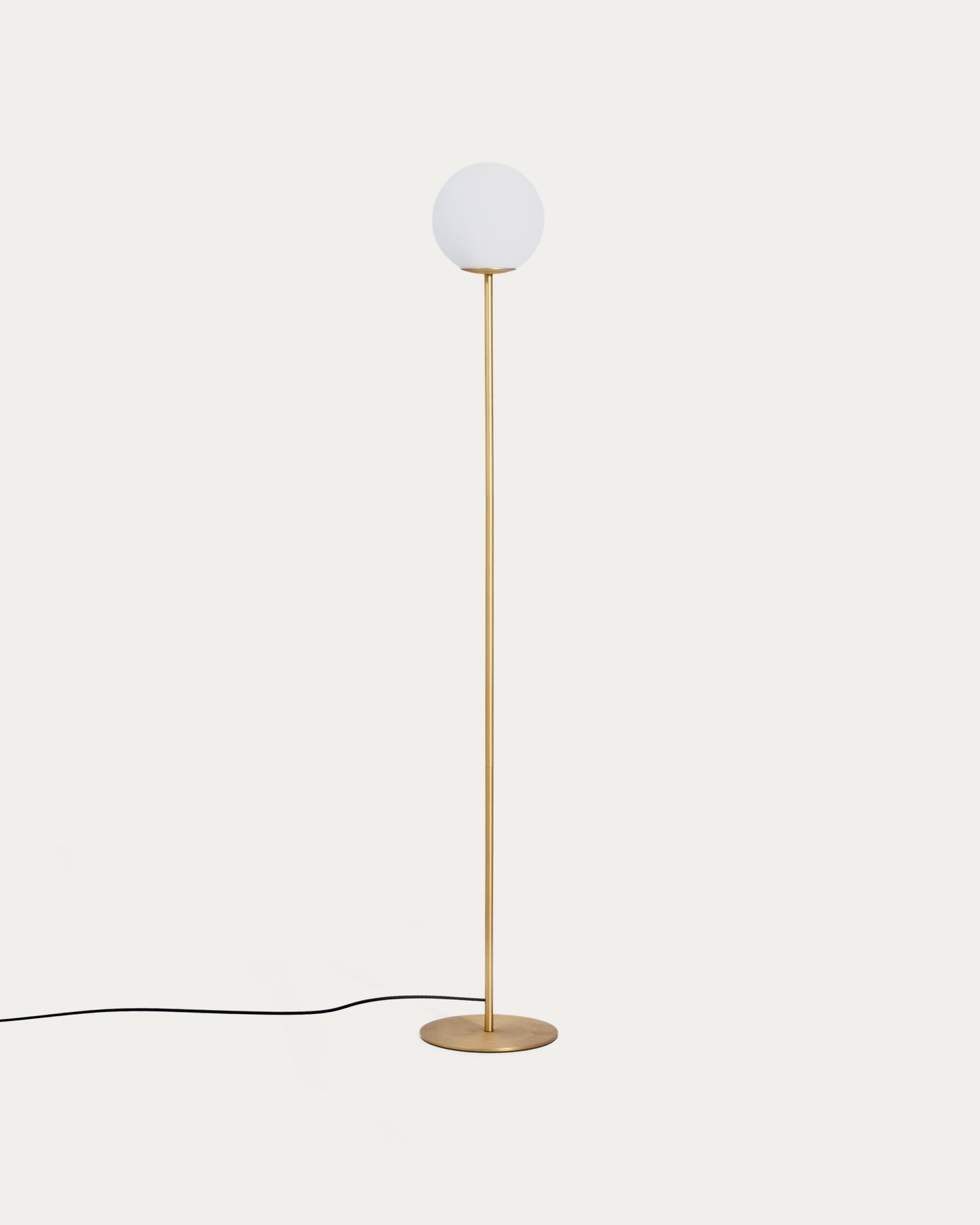 Piantana Brisia in metallo con finitura in ottone spazzolato e 1 sfera in vetro satinato Ø 25 cm
