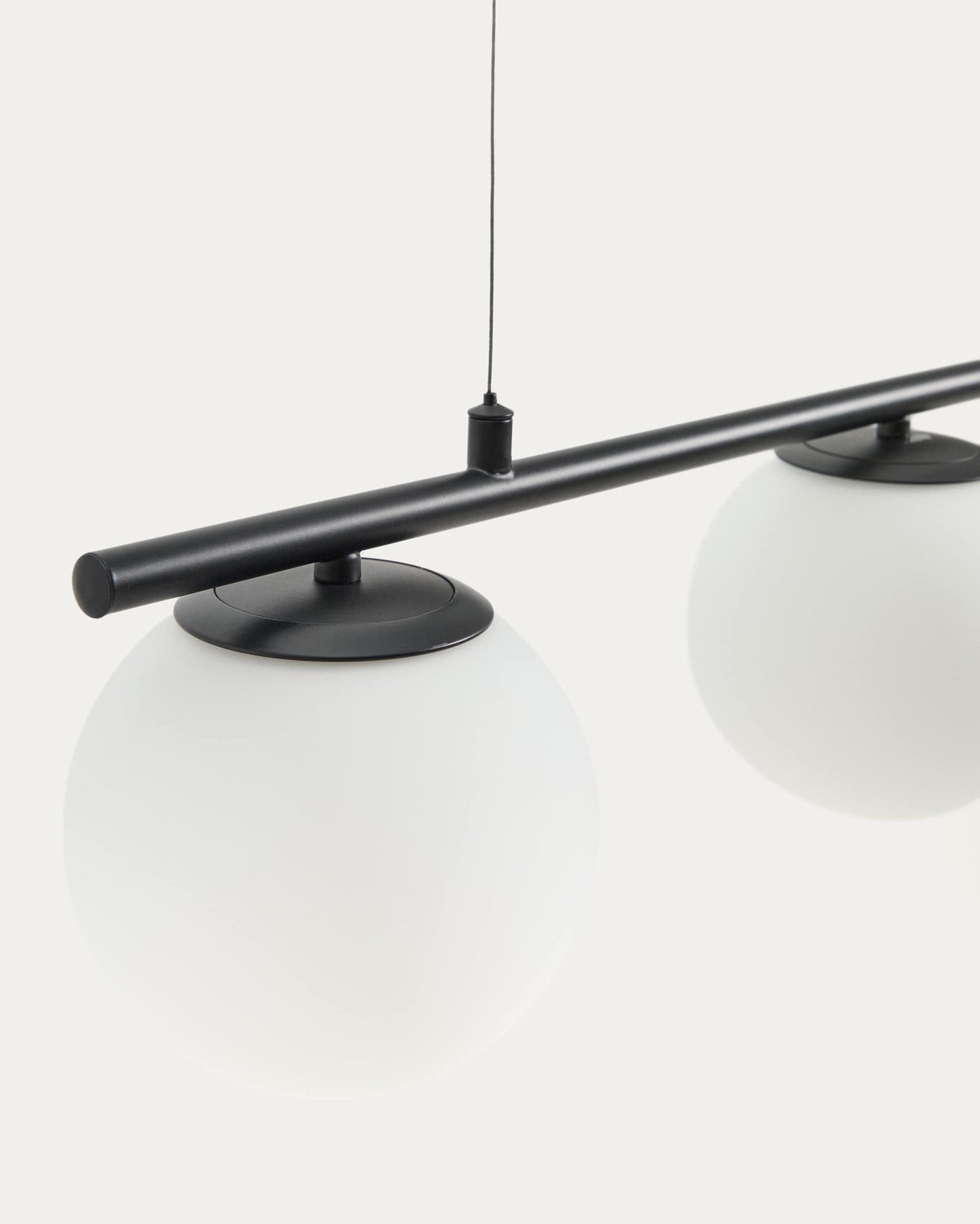 Lampada da soffitto Brisia in metallo con finitura nera e 3 sfere in vetro satinato Ø 15 cm