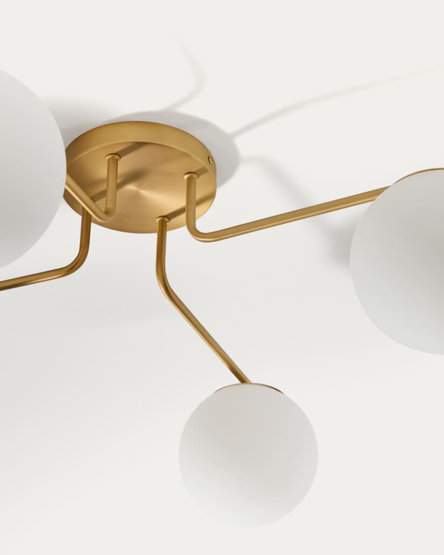 Lampada da soffitto Brisia in metallo con finitura in ottone spazzolato e 4 perle di vetro satinato Ø15 cm