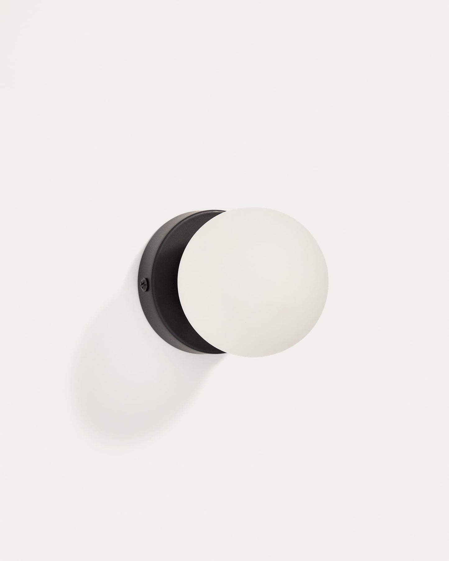 Applique Brisia in metallo con finitura nera e 1 sfera in vetro satinato Ø 8 cm