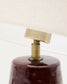 Lampada da tavolo Drava in ceramica bordeaux con paralume in cotone