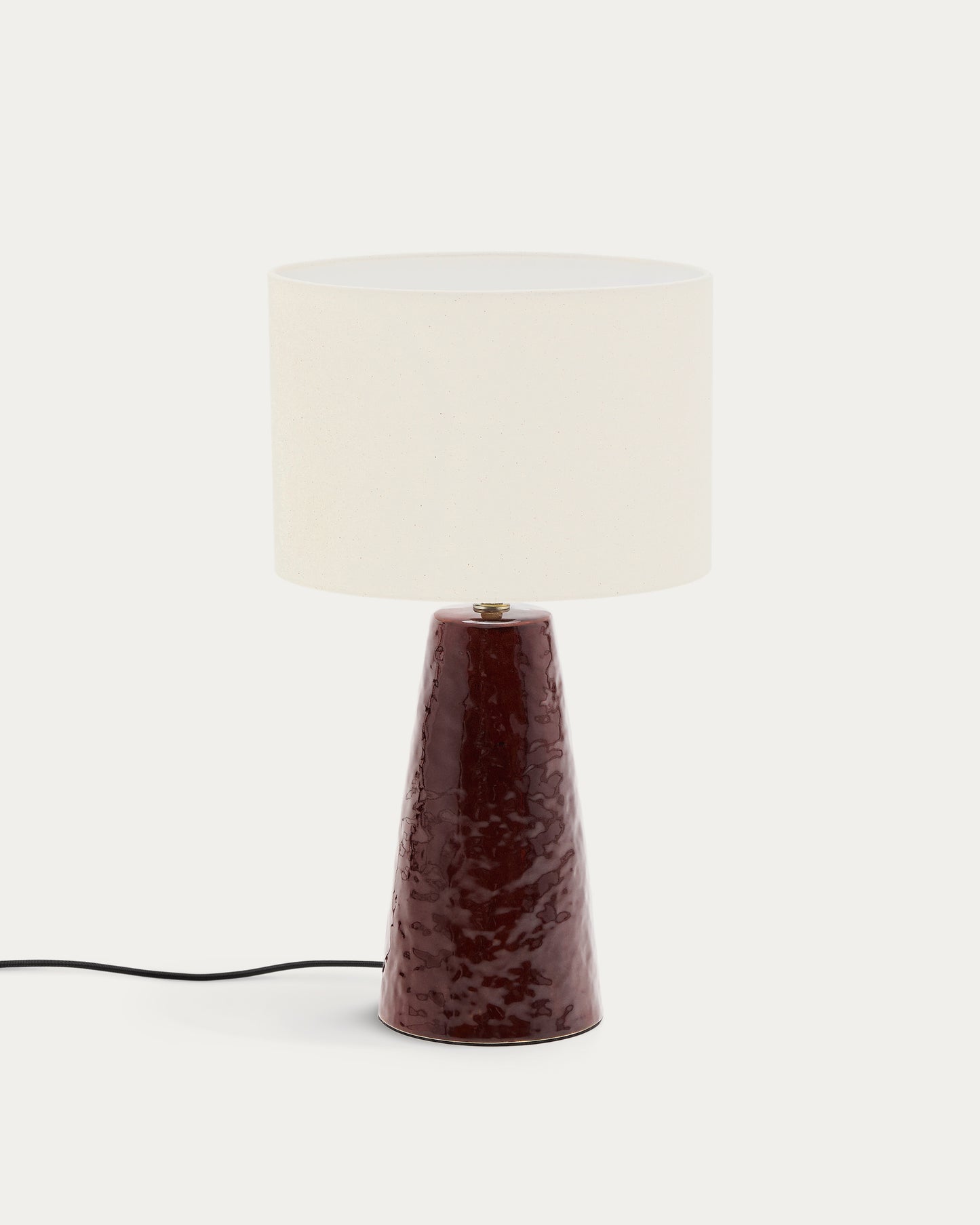Lampada da tavolo Drava in ceramica bordeaux con paralume in cotone