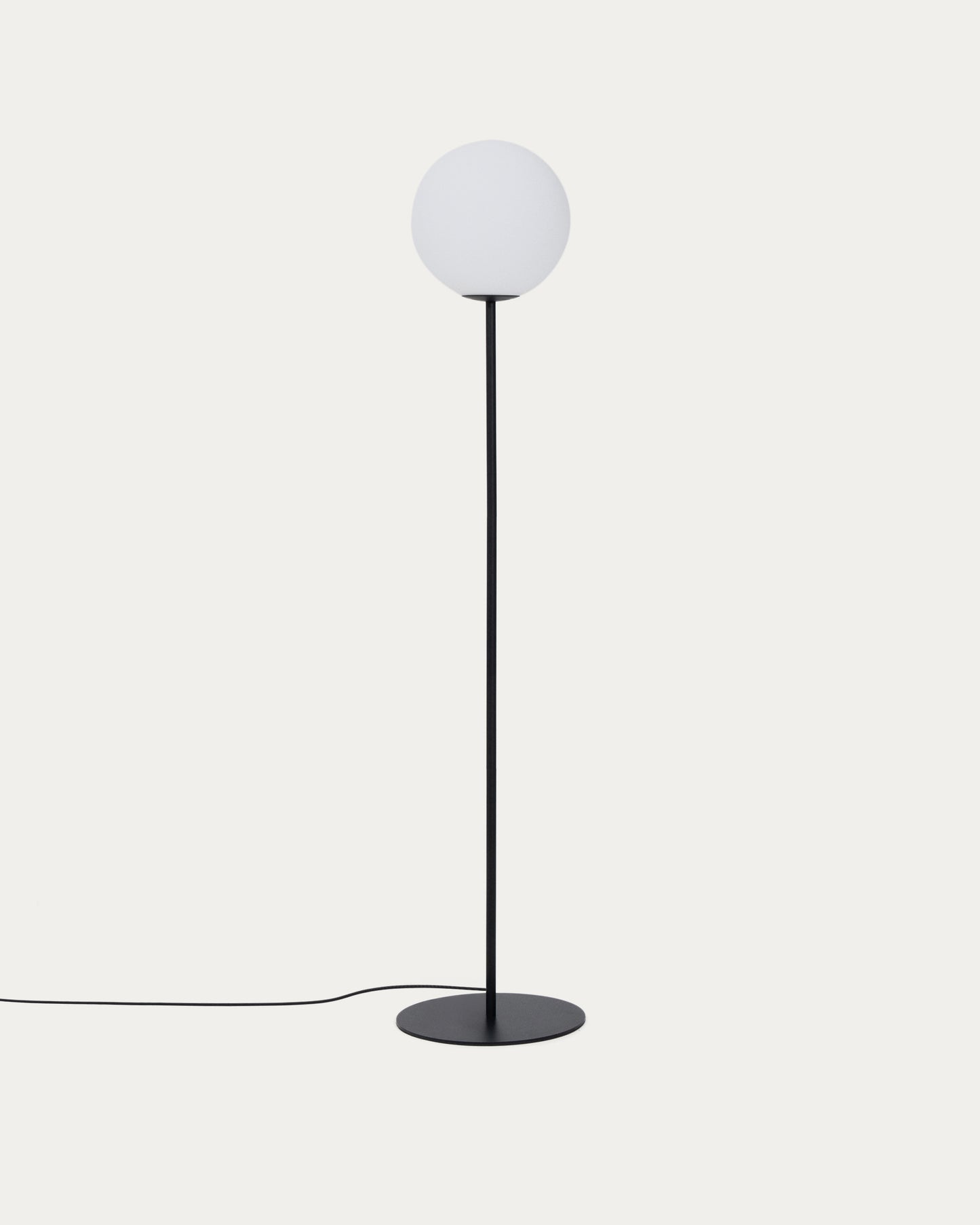 Piantana Brisia in metallo con finitura nera e 1 sfera in vetro satinato Ø 30 cm