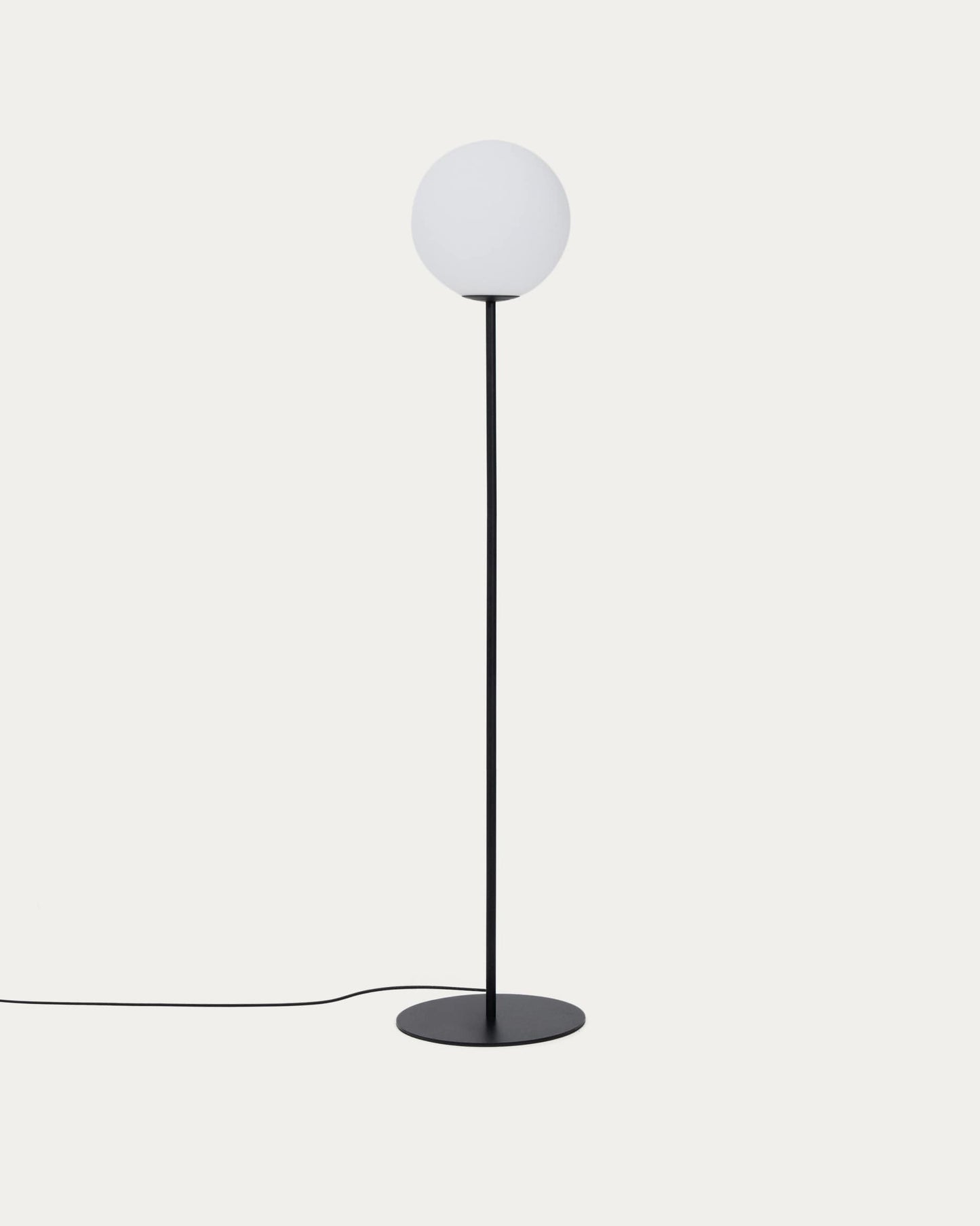Piantana Brisia in metallo con finitura nera e 1 sfera in vetro satinato Ø 30 cm