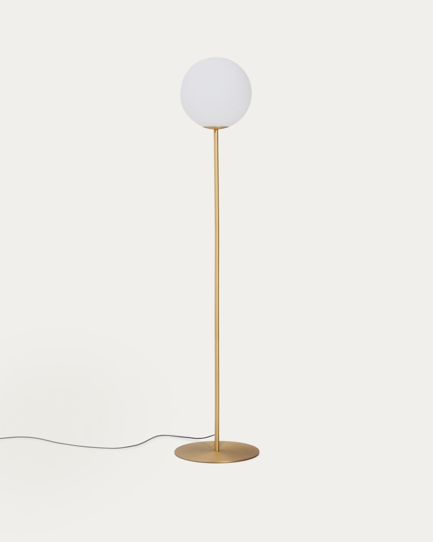 Piantana Brisia in metallo con finitura in ottone spazzolato e 1 sfera in vetro satinato Ø 30 cm