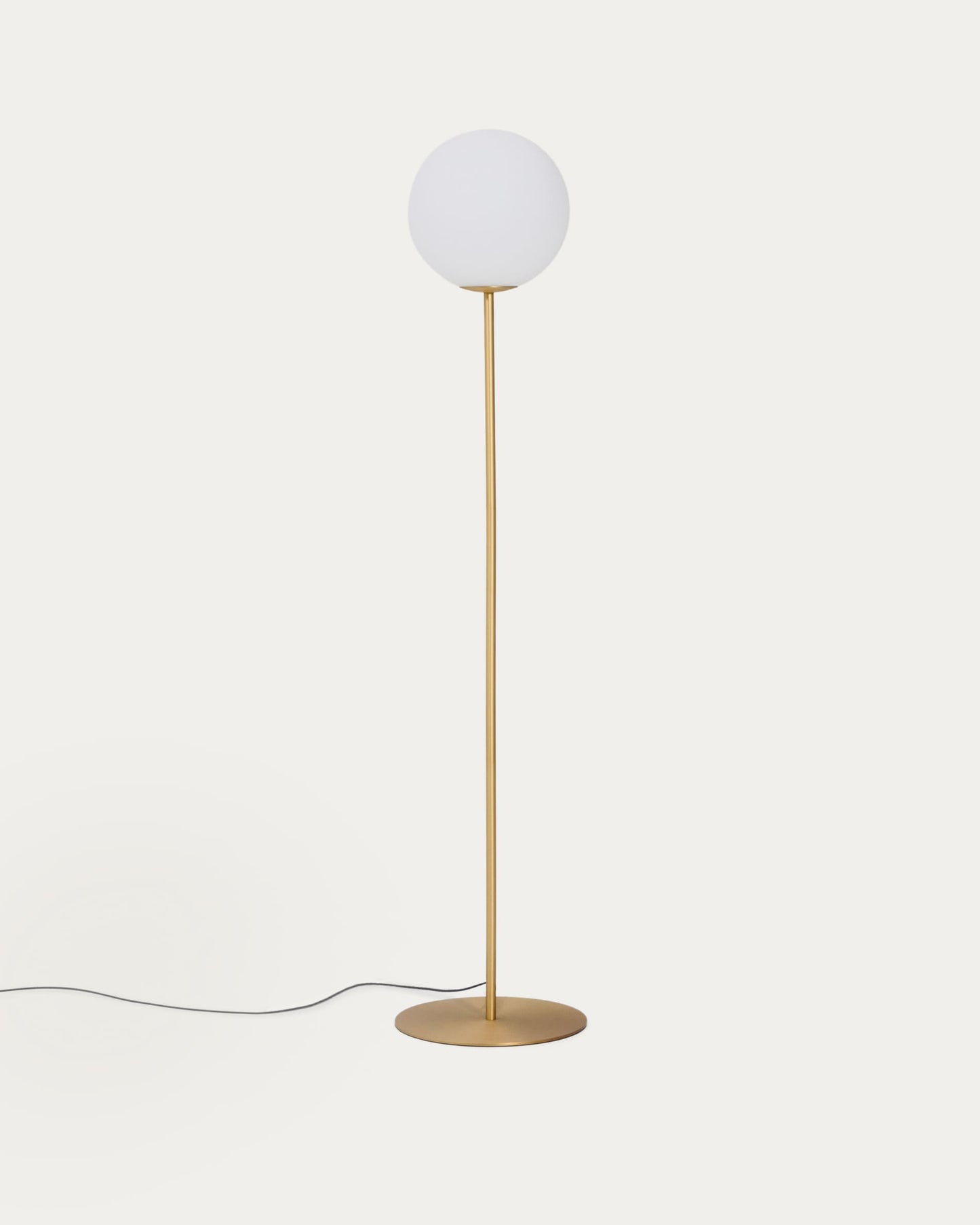 Piantana Brisia in metallo con finitura in ottone spazzolato e 1 sfera in vetro satinato Ø 30 cm