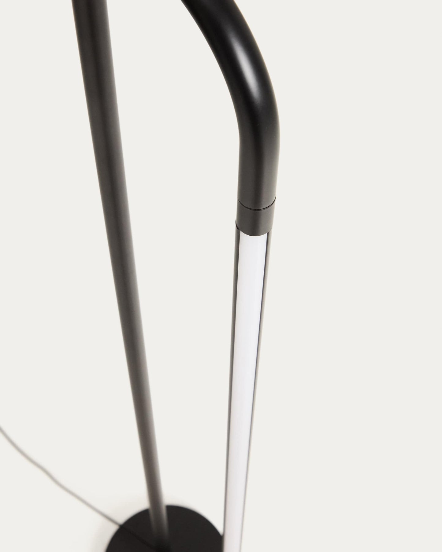 Piantana Bow in alluminio nero