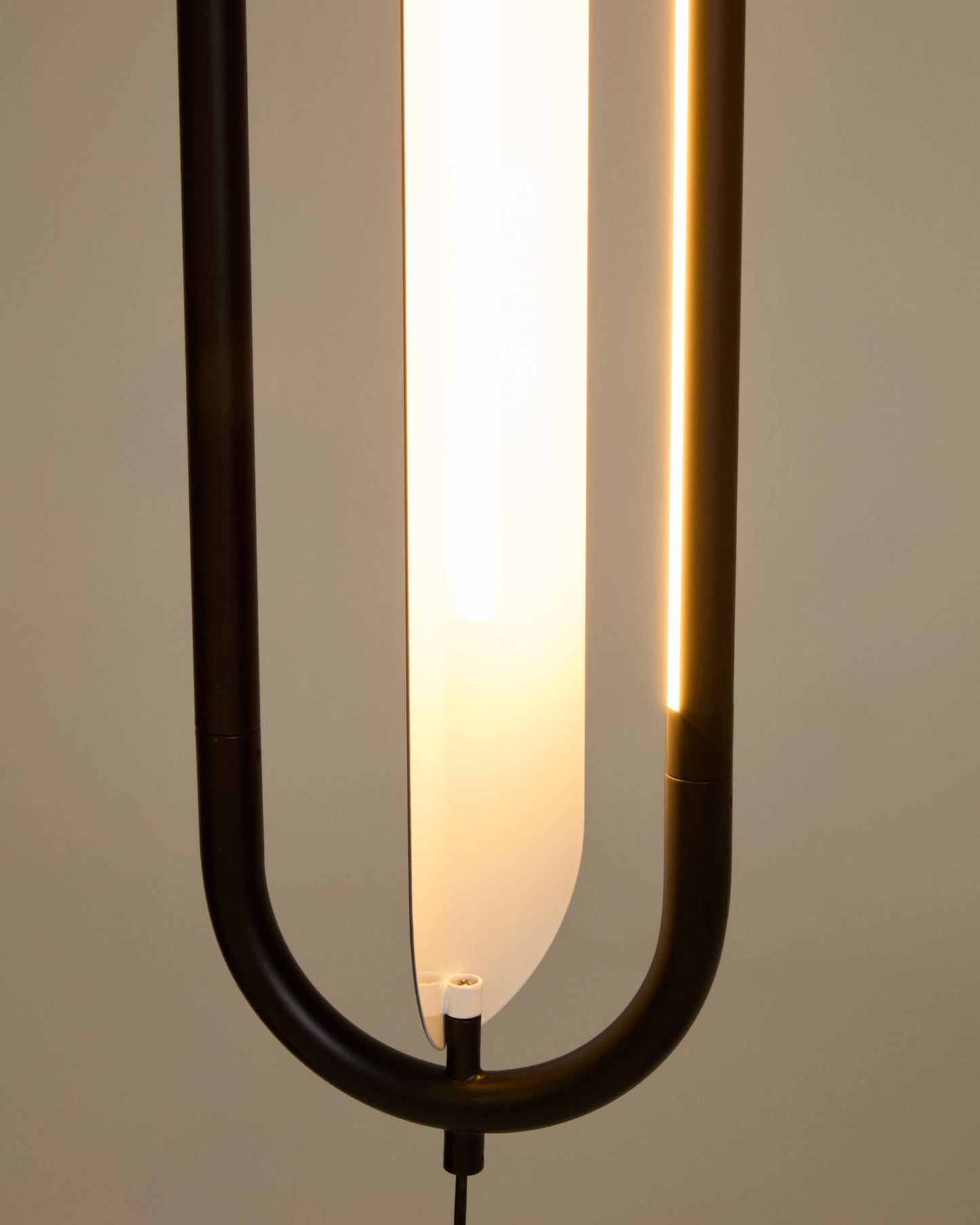 Lampada da soffitto Bow in alluminio nero Ø 16 cm