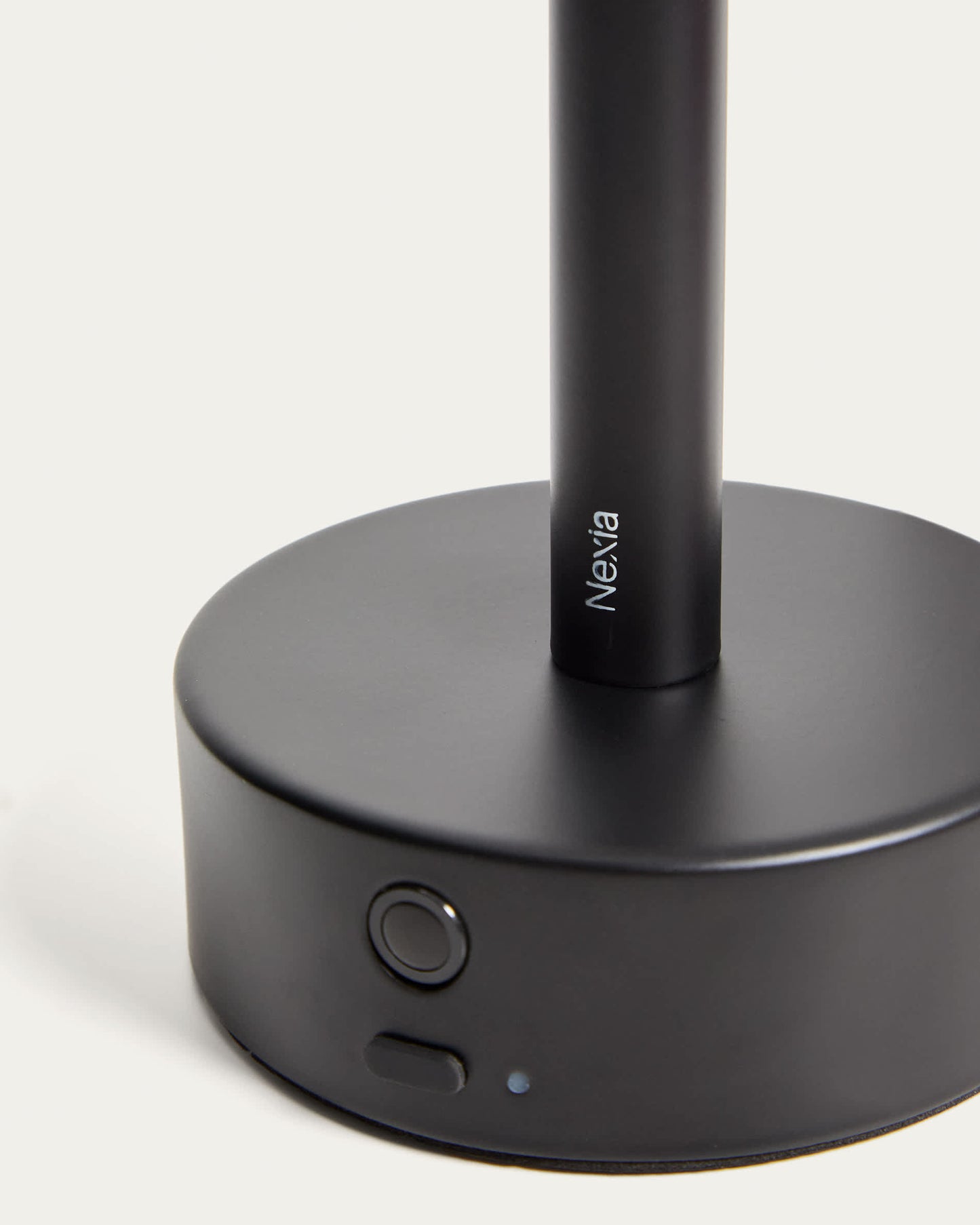 Lampada da tavolo portatile Bow in alluminio nero