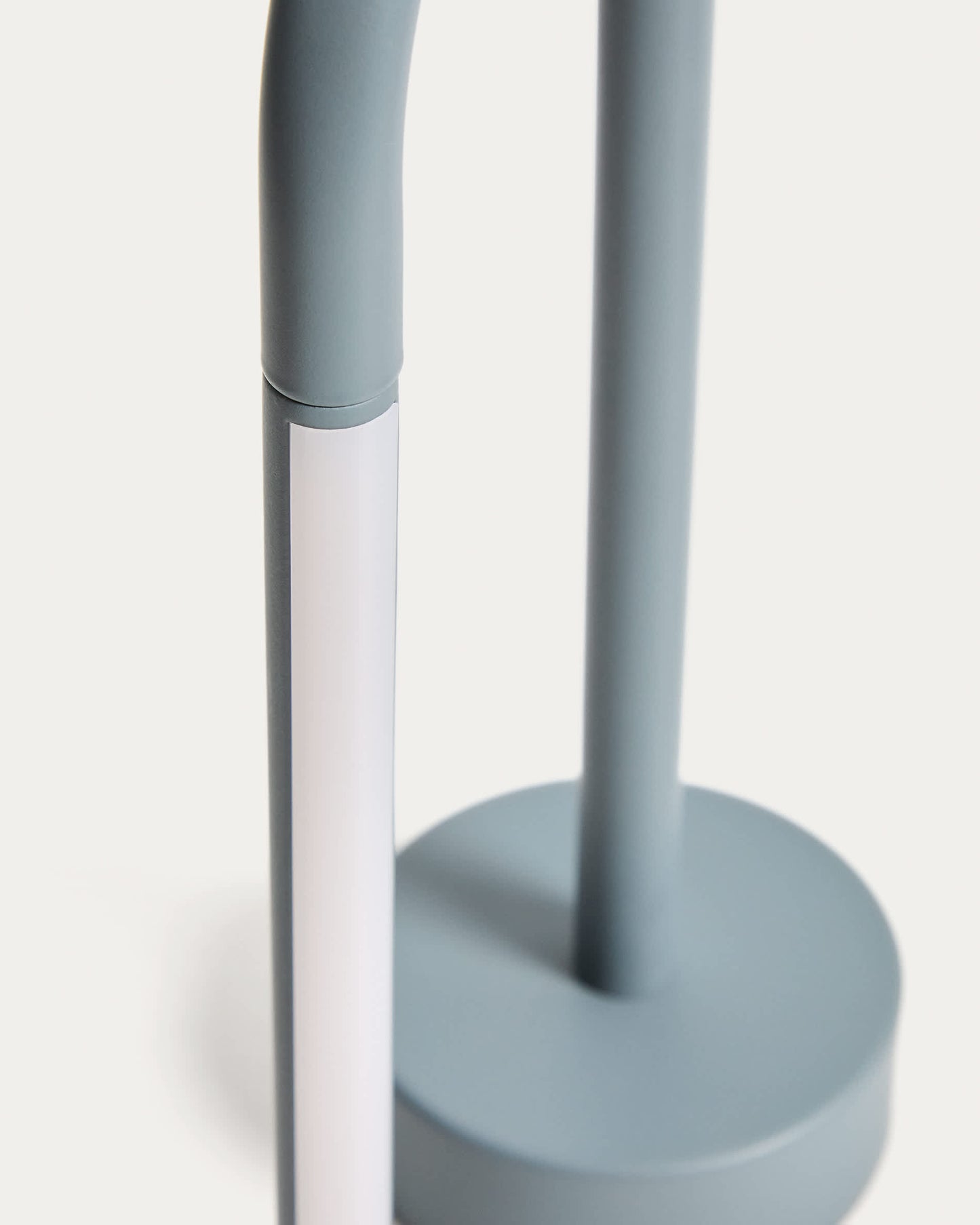 Lampada da tavolo portatile Bow in alluminio blu