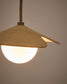 Lampada da soffitto Wilara in impiallacciatura di rovere con 1 sfera di vetro fumé bianco