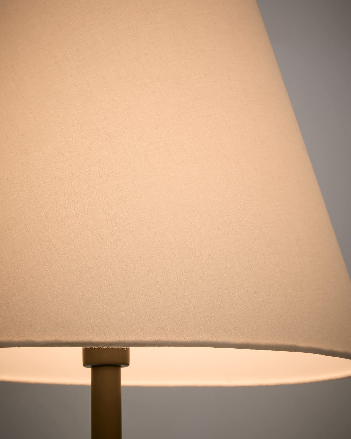 Lampada da terra Navat in metallo verniciato verde
