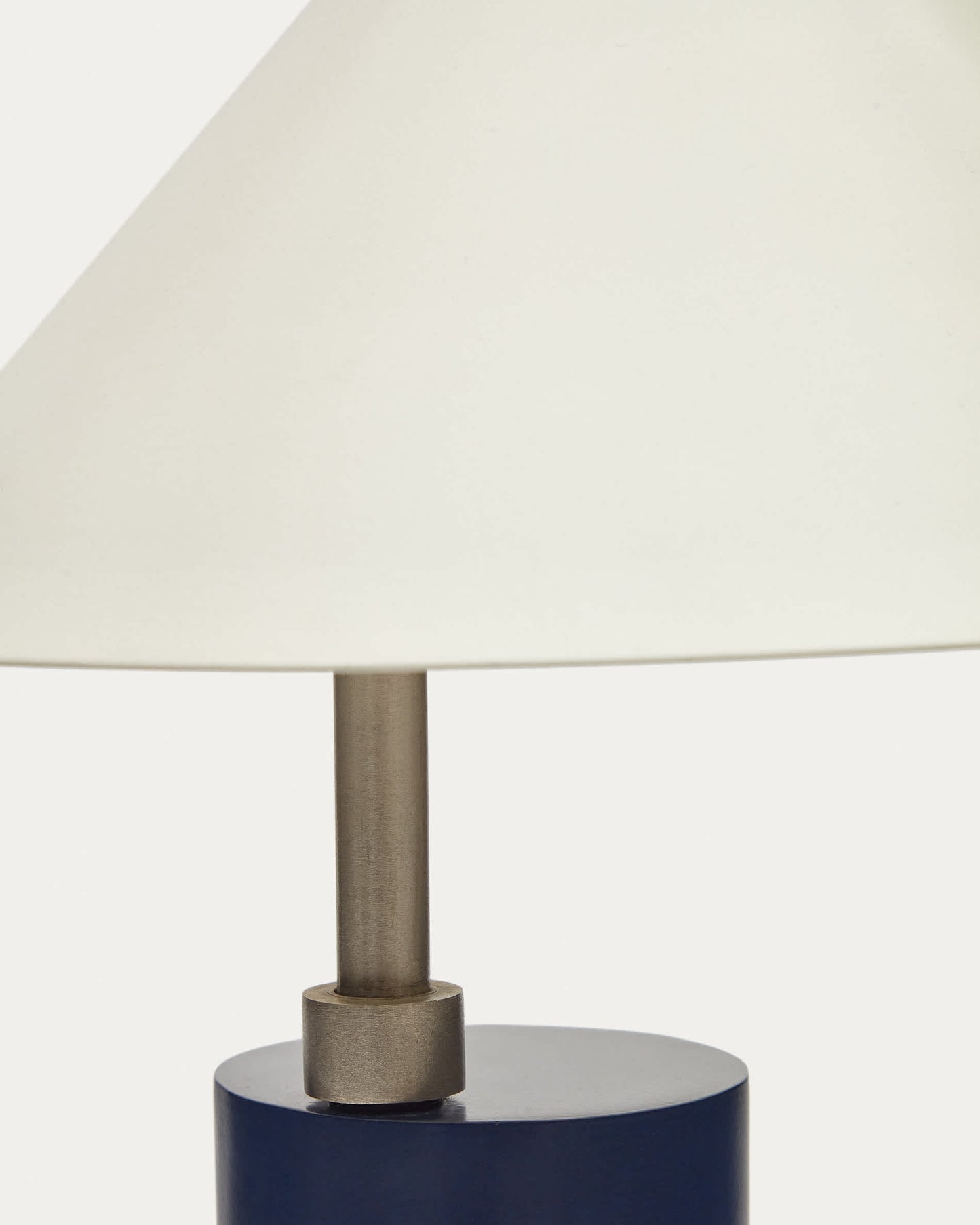 Lampada da tavolo Shiva in metallo verniciato blu e bianco