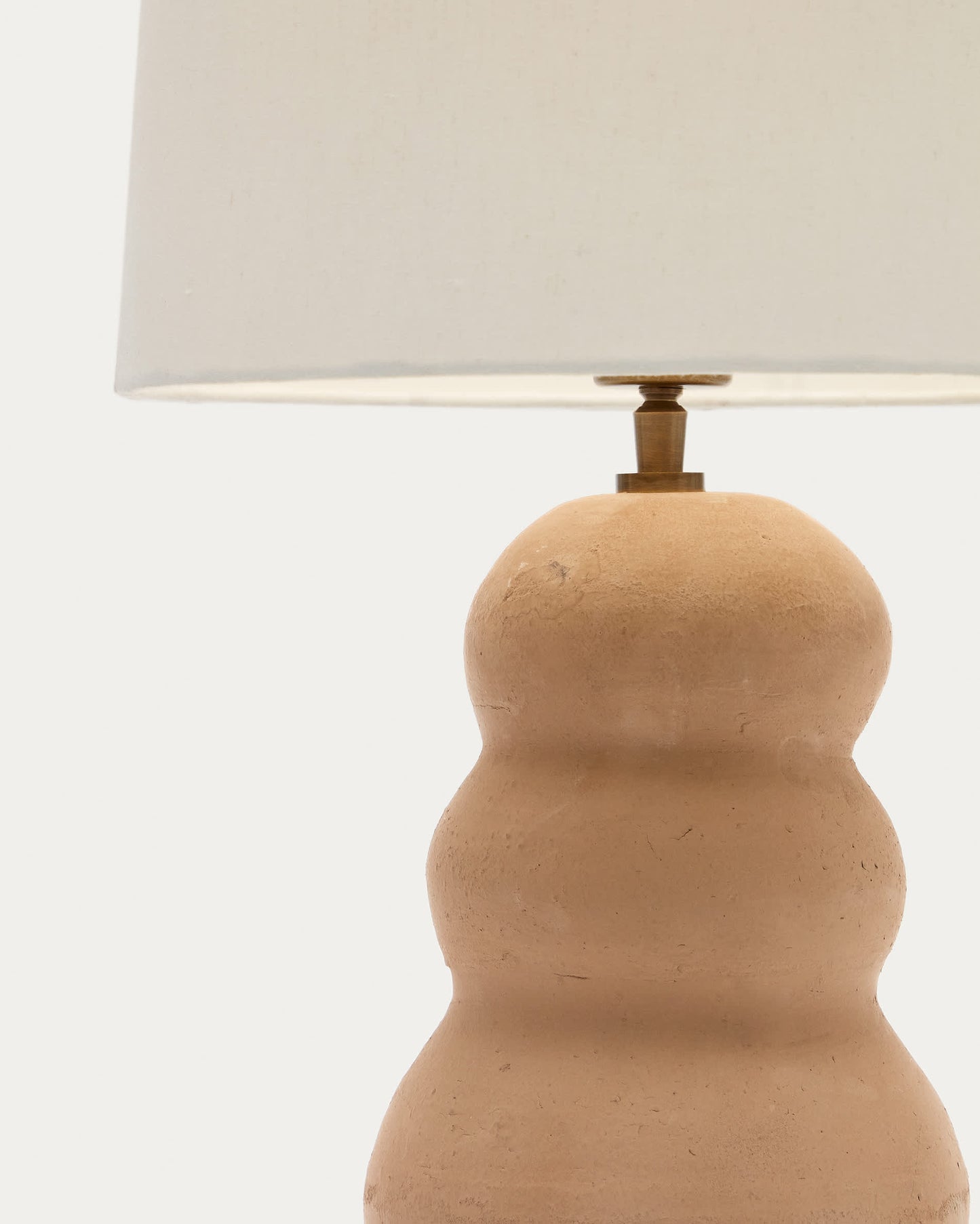 Lampada da tavolo Madsen di terracotta e paralume bianco