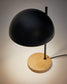 Lampada da tavolo Catlar in legno di frassino e metallo con finitura in nero