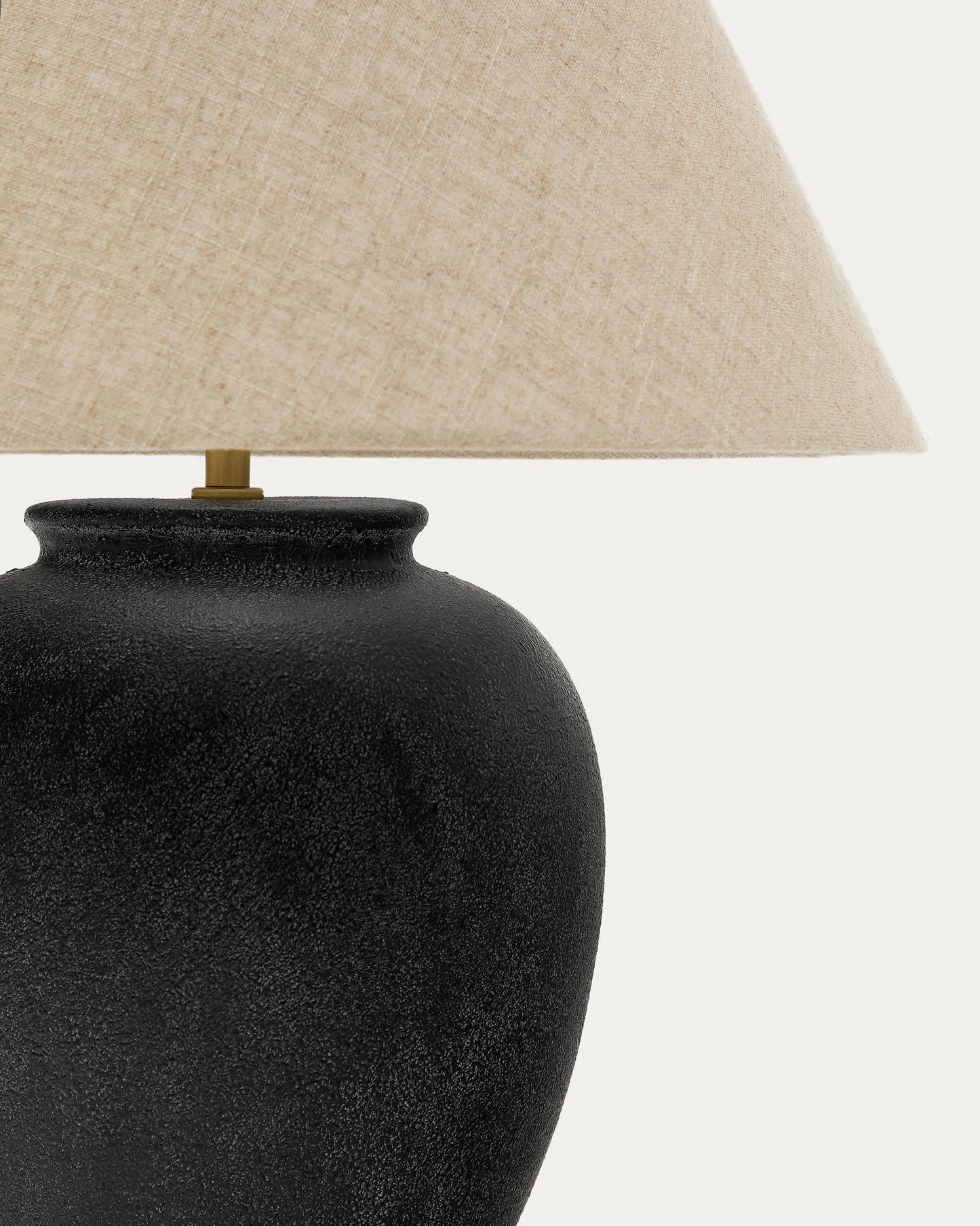 Lampada da tavolo Mercadal in ceramica con finitura in nero